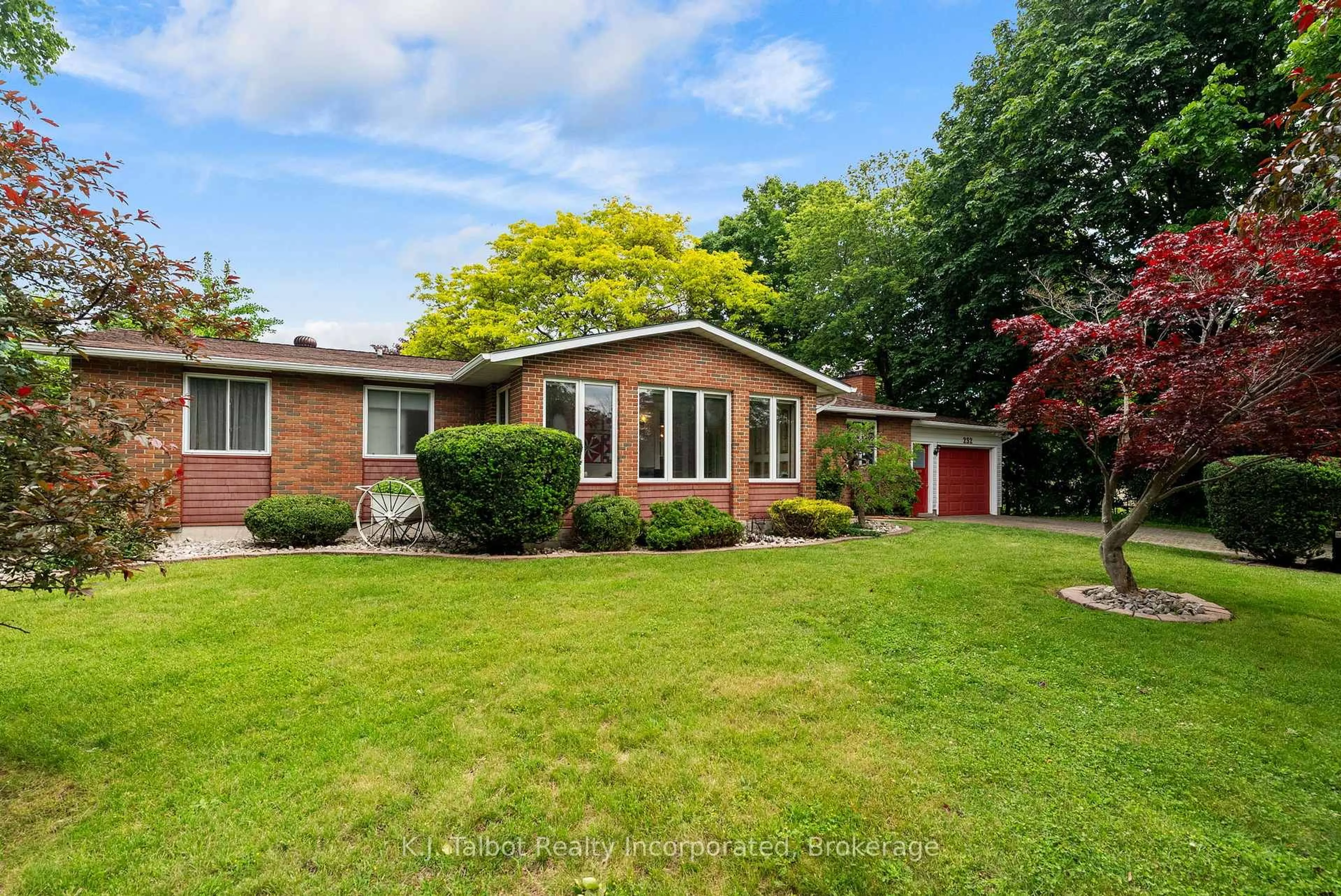 Unknown for 232 Picton St, Goderich Ontario N7A 2C8