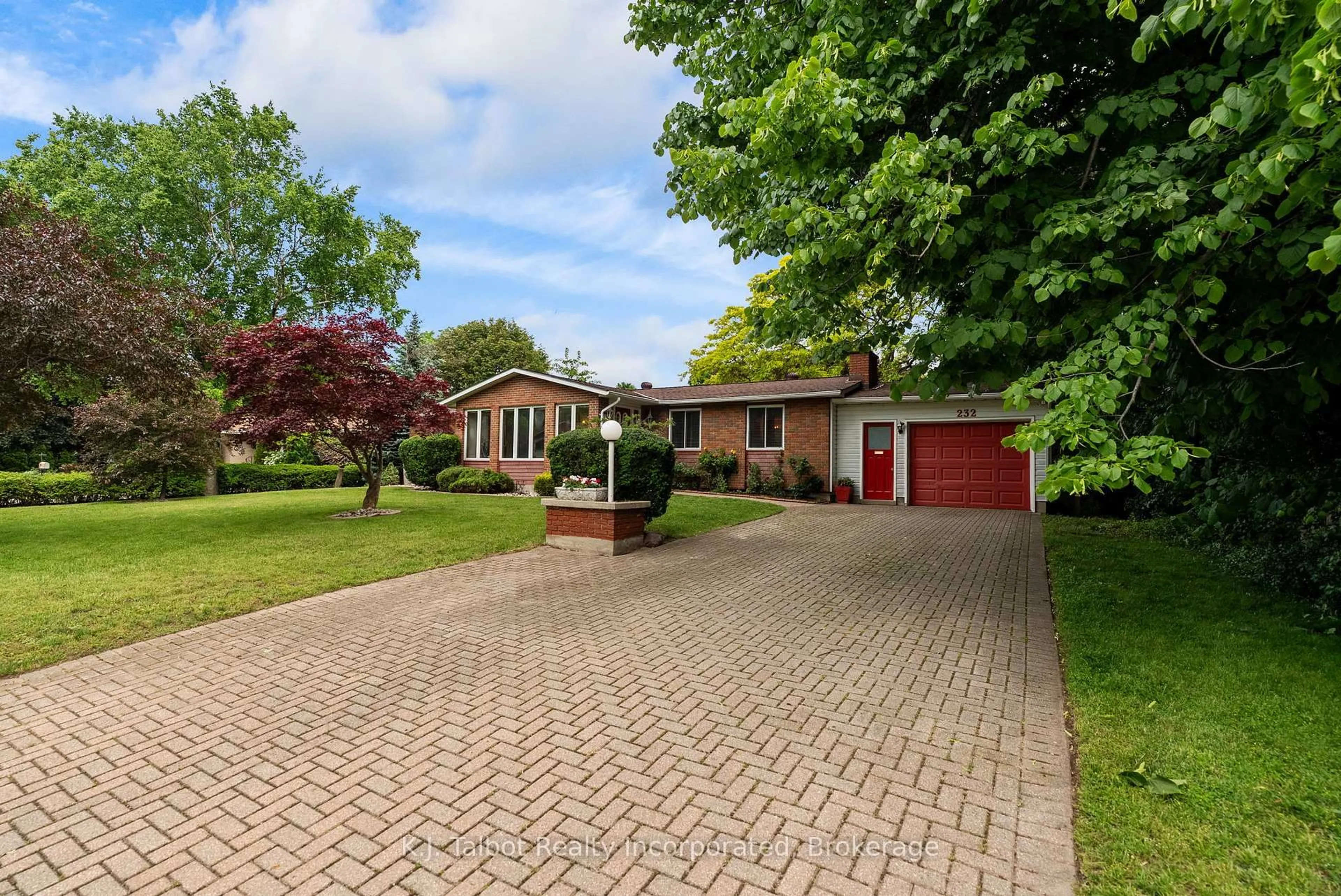 A pic from outside/outdoor area/front of a property/back of a property/a pic from drone, street for 232 Picton St, Goderich Ontario N7A 2C8