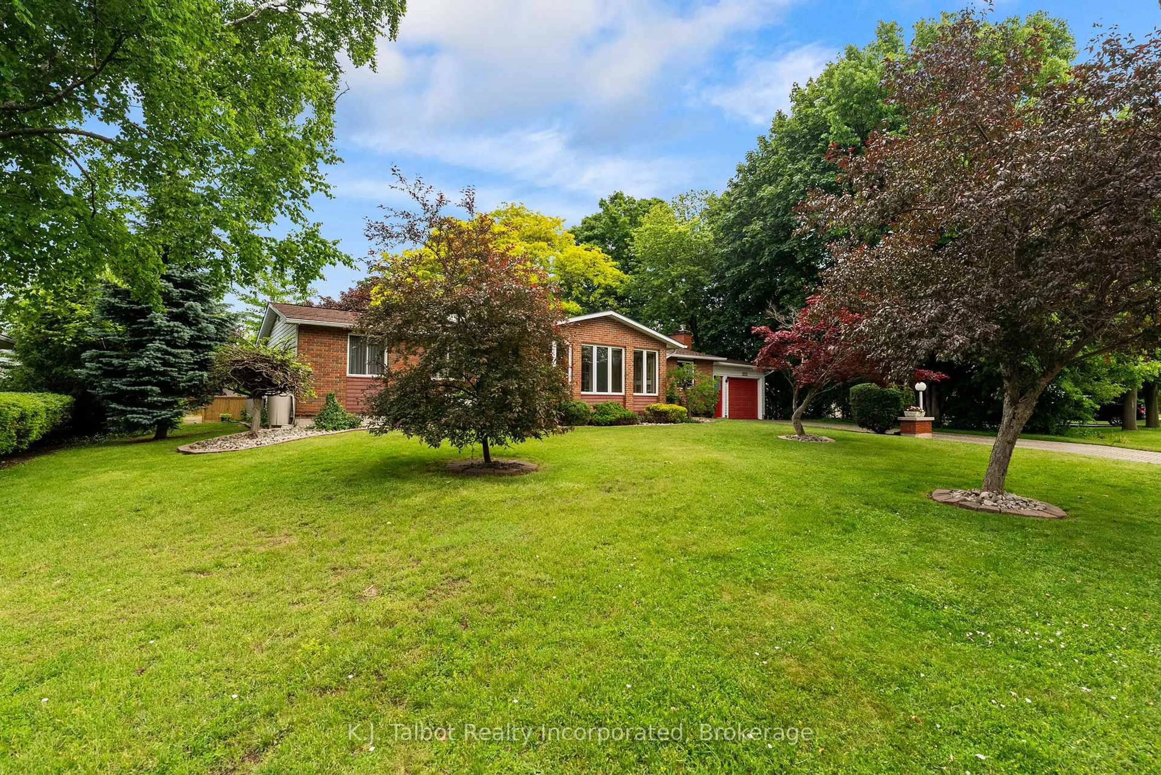 A pic from outside/outdoor area/front of a property/back of a property/a pic from drone, unknown for 232 Picton St, Goderich Ontario N7A 2C8