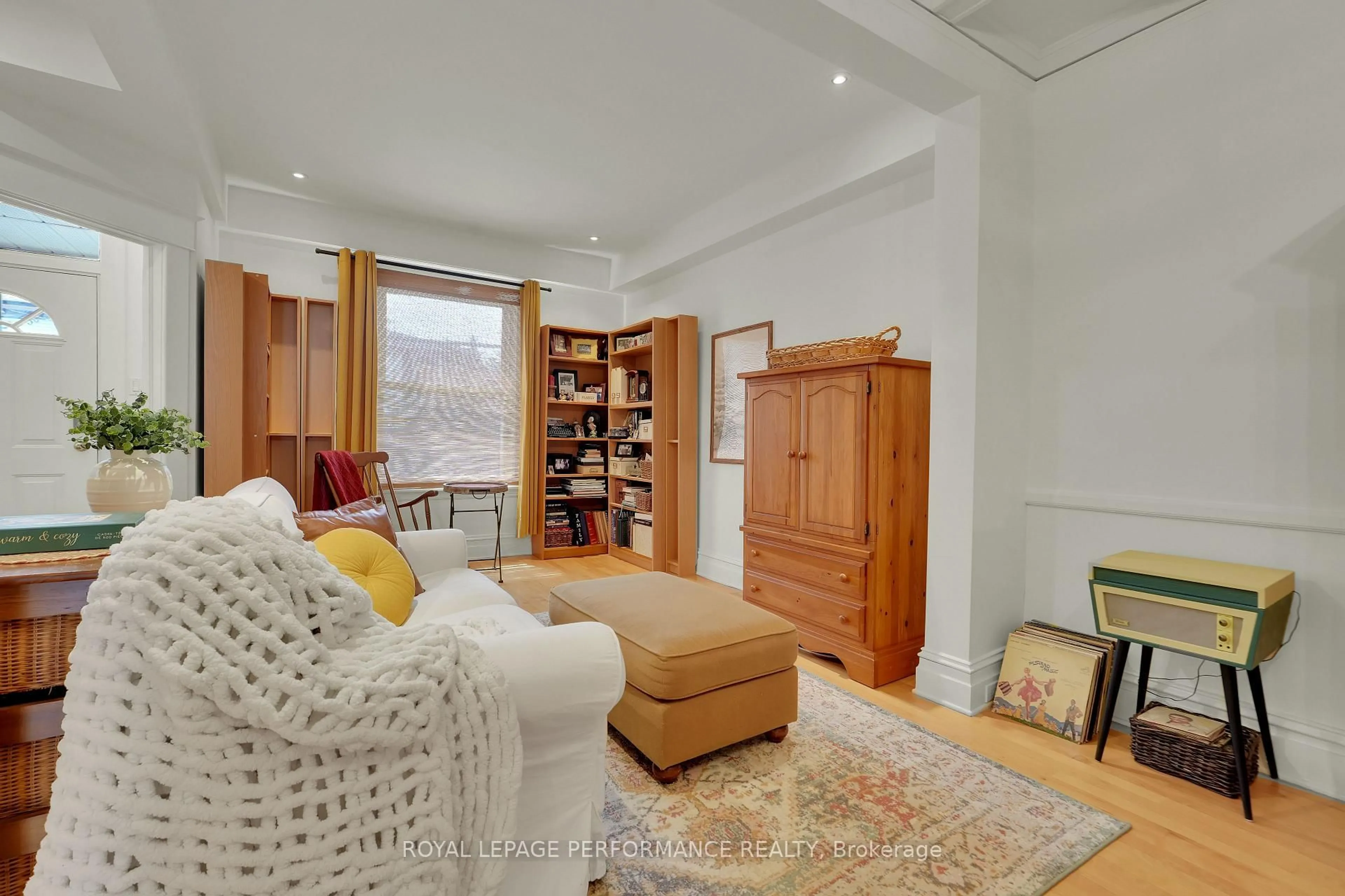 Living room with furniture, unknown for 163 Aylmer Ave, Ottawa Ontario K1S 2Y3