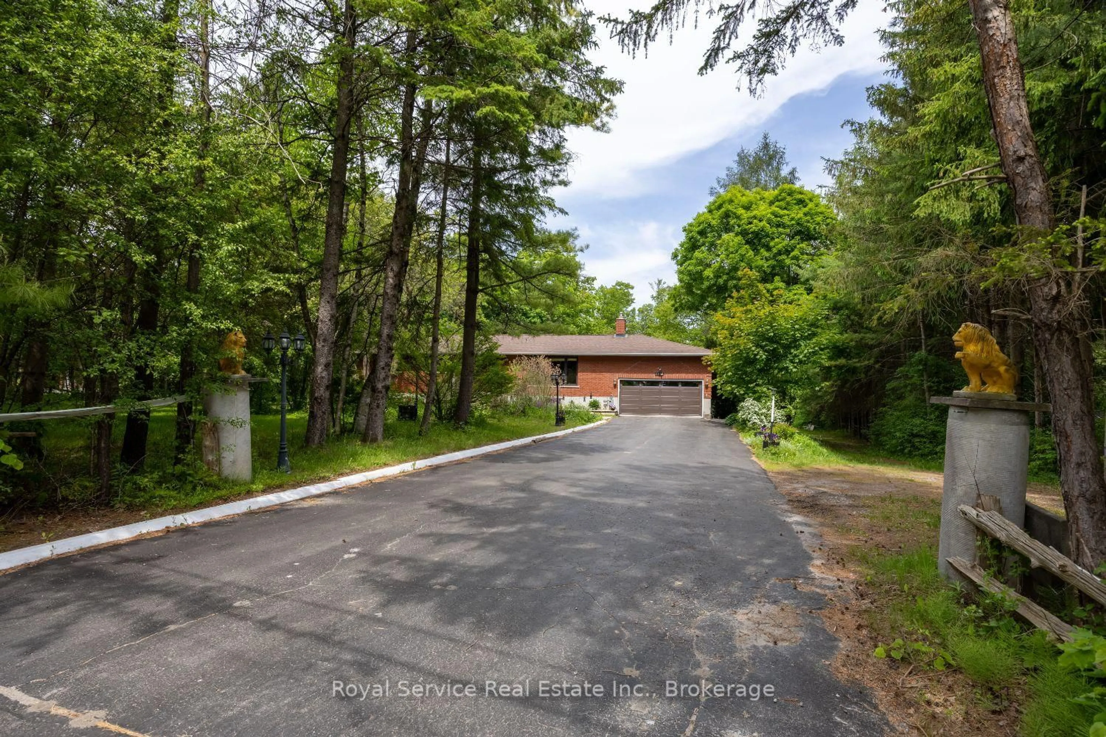 A pic from outside/outdoor area/front of a property/back of a property/a pic from drone, street for 2311 Division St, Hamilton Township Ontario K9A 0T9