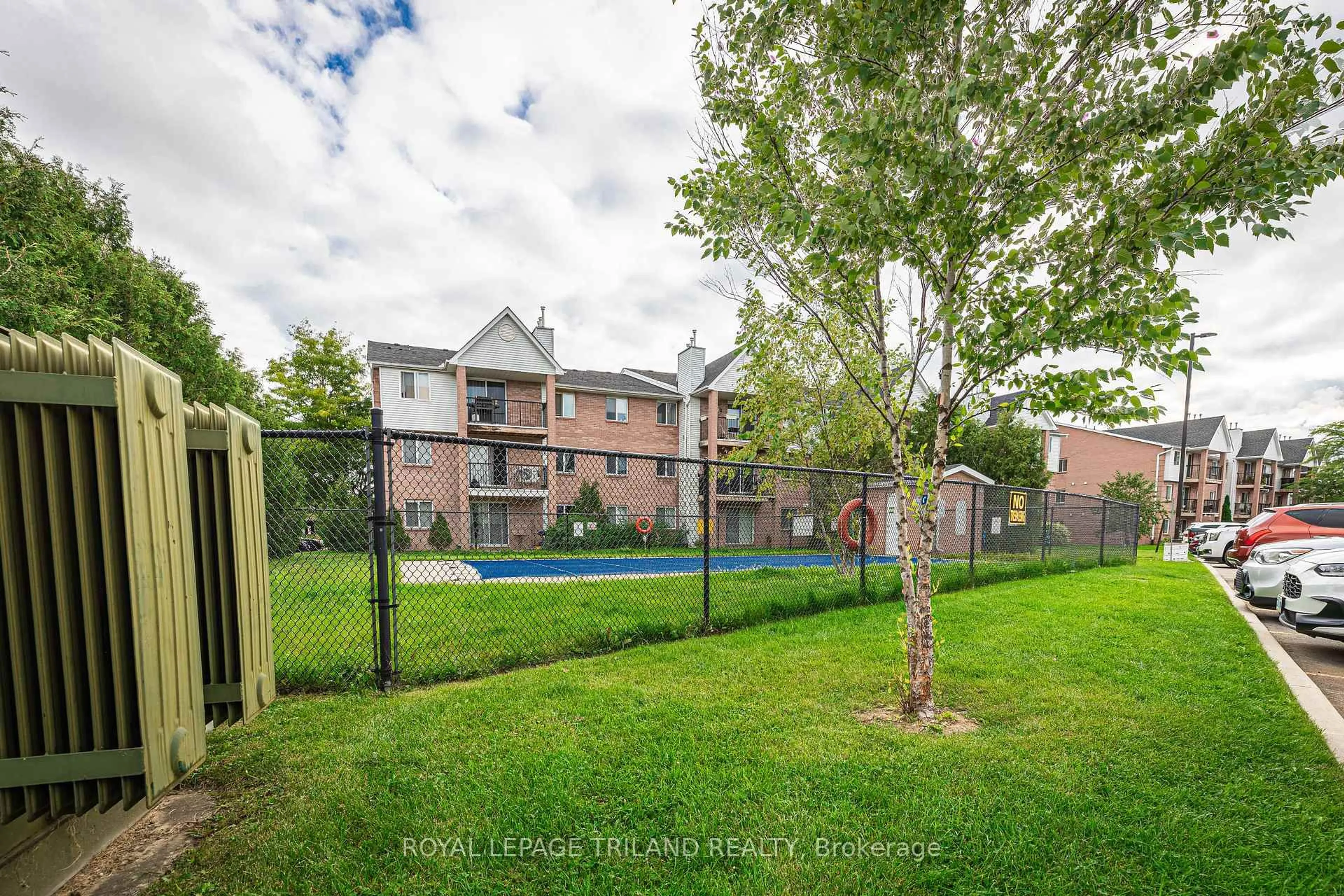 A pic from outside/outdoor area/front of a property/back of a property/a pic from drone, unknown for 1096 Jalna Blvd #97, London South Ontario N6E 2M2