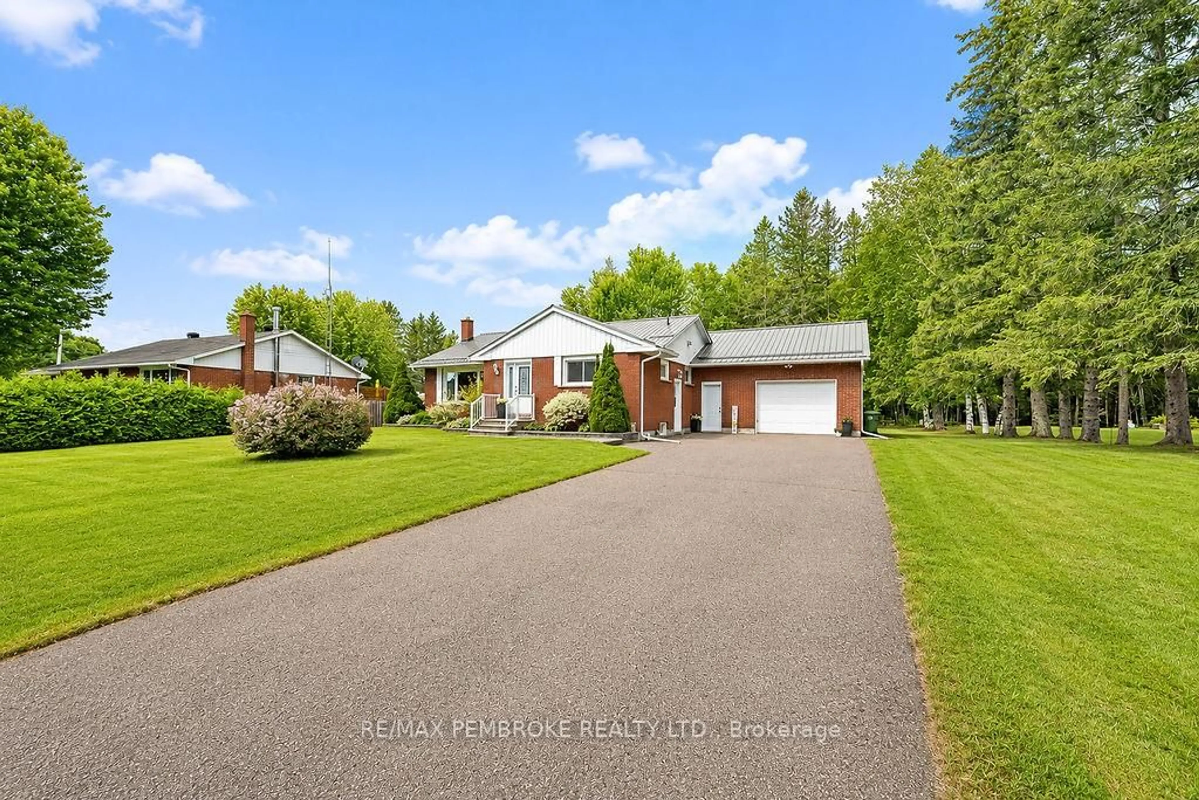 A pic from outside/outdoor area/front of a property/back of a property/a pic from drone, street for 92 Ken Ave, Pembroke Ontario K8A 6W5
