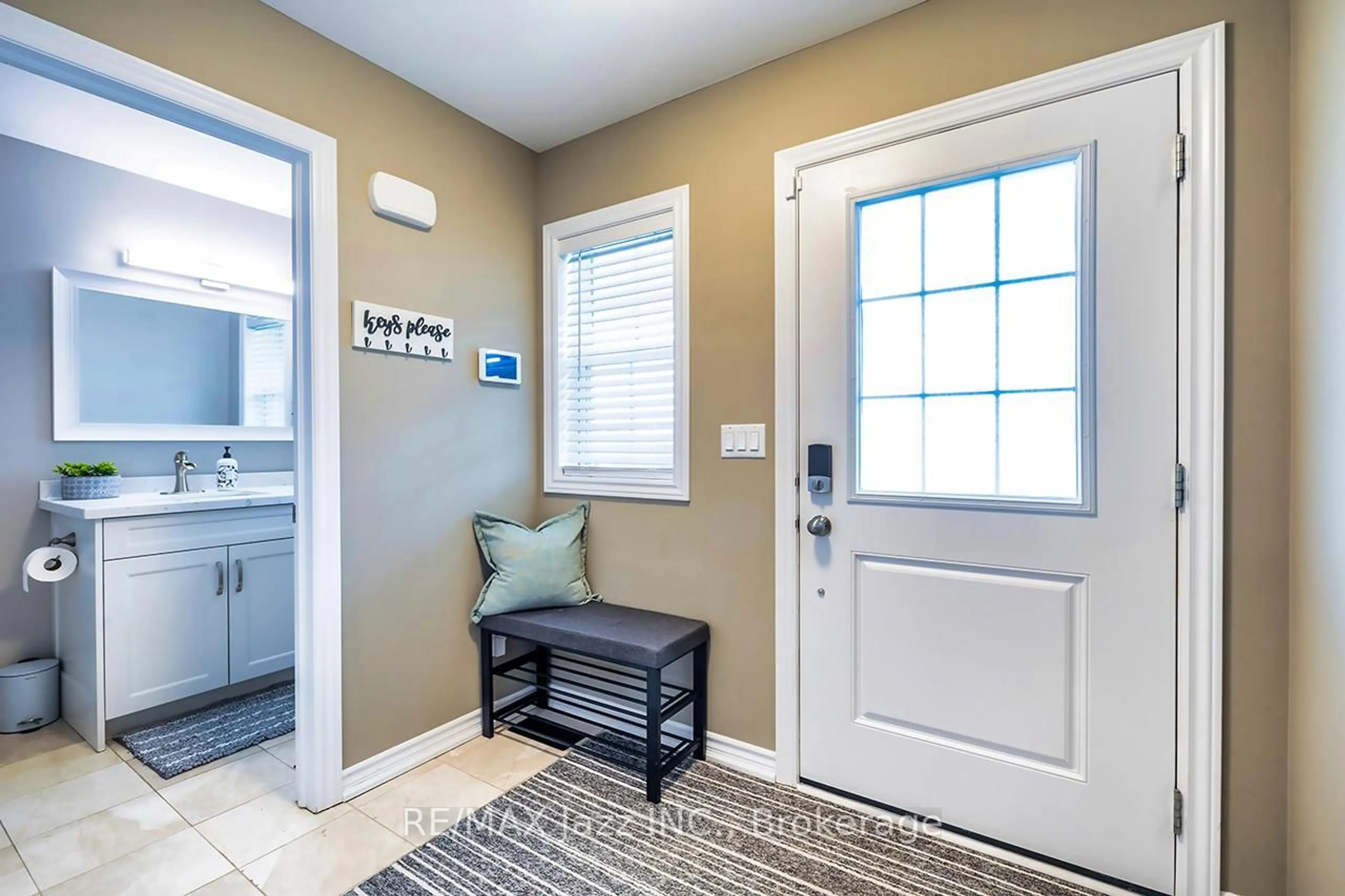 Indoor entryway for 706 Ontario St, Cobourg Ontario K9A 3C5