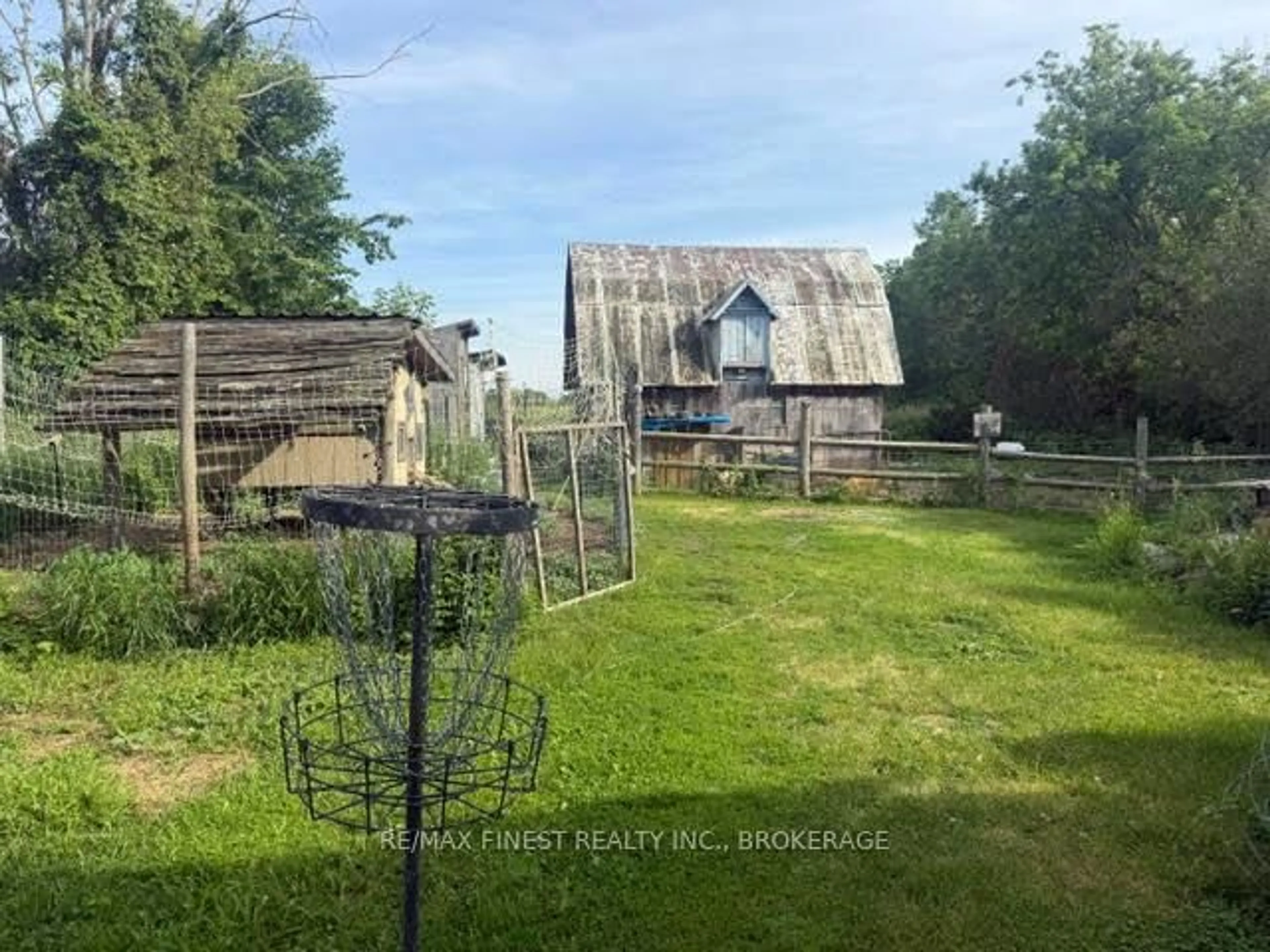 A pic from outside/outdoor area/front of a property/back of a property/a pic from drone, unknown for 4556 Milburn Rd, Battersea Ontario K0H 1H0