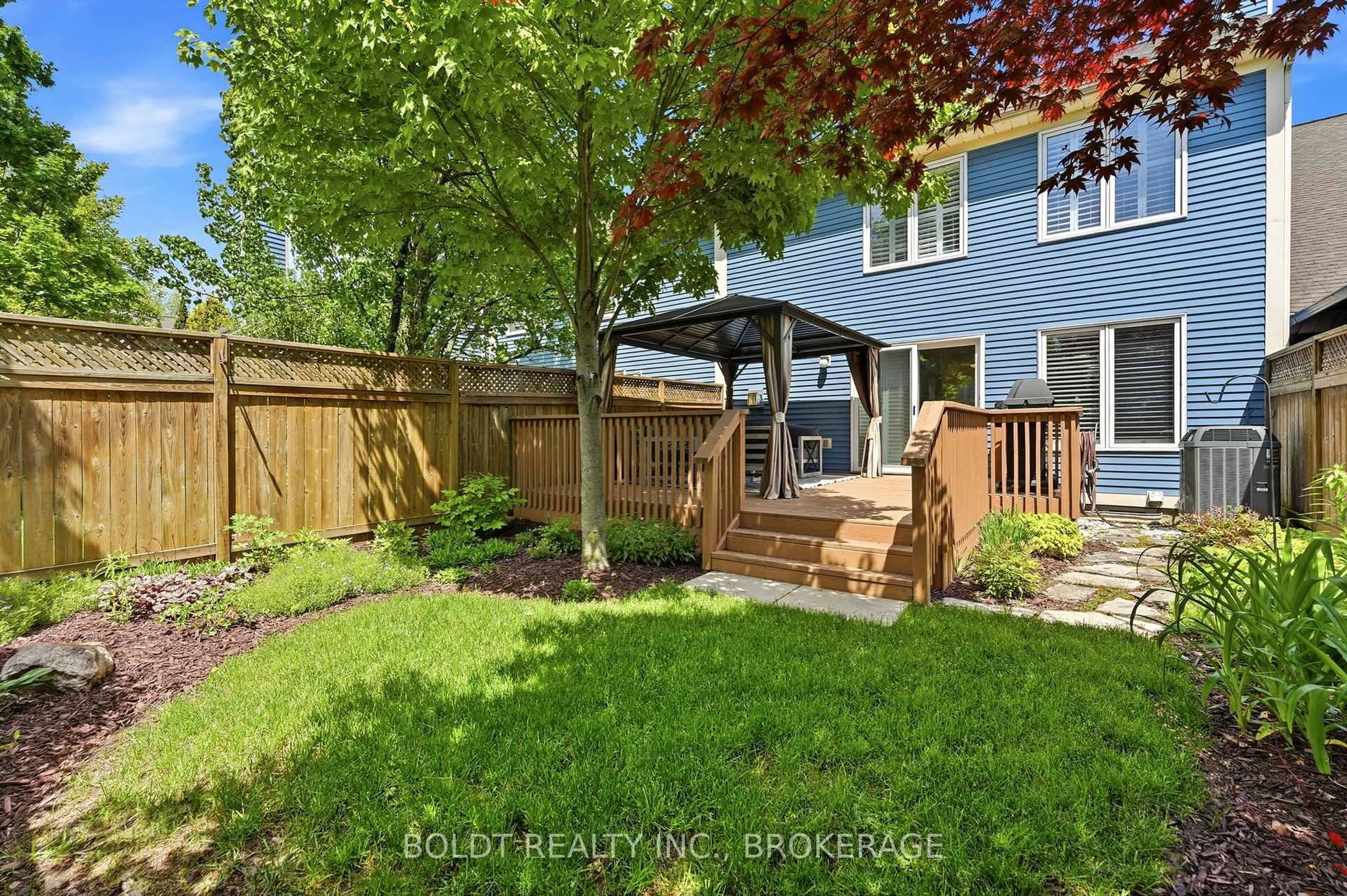 Patio, street for 77 Erion Rd #14, St. Catharines Ontario L2W 1B4