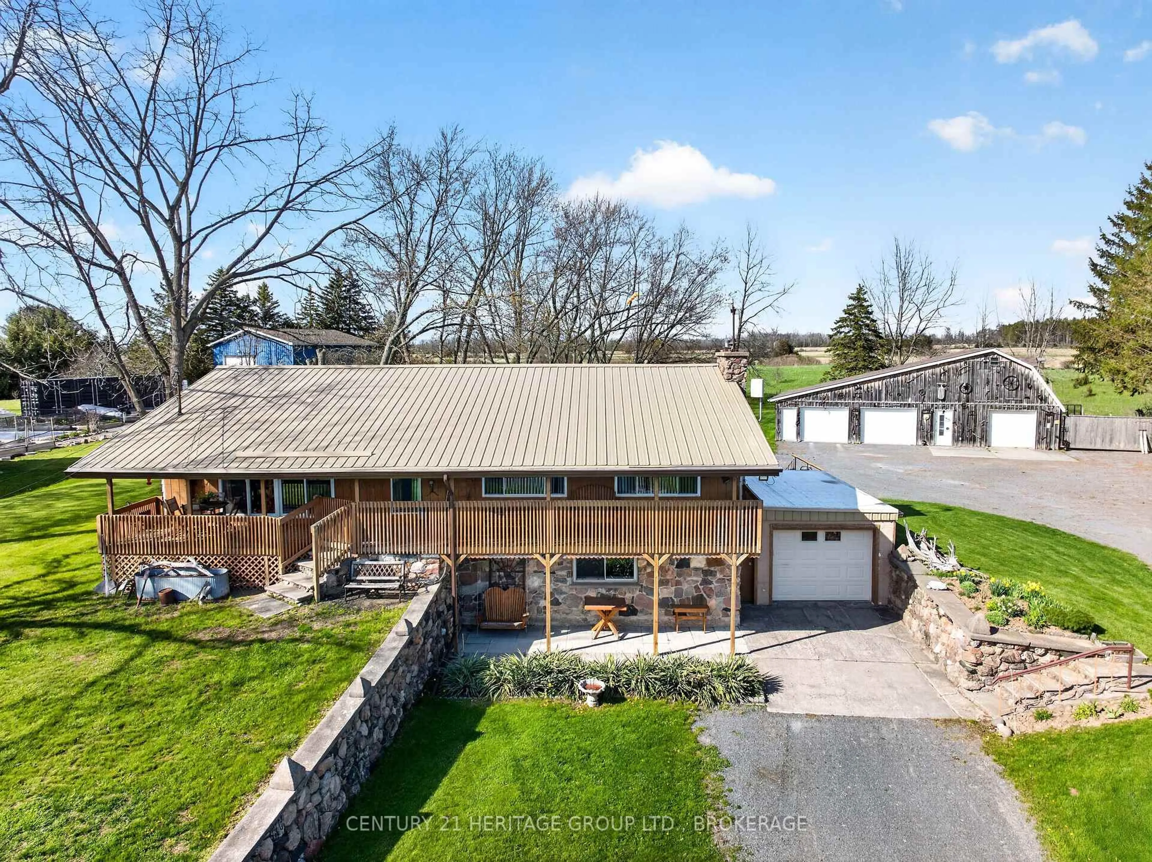 A pic from outside/outdoor area/front of a property/back of a property/a pic from drone, water/lake/river/ocean view for 217 Wellington St, Bath Ontario K0H 1G0