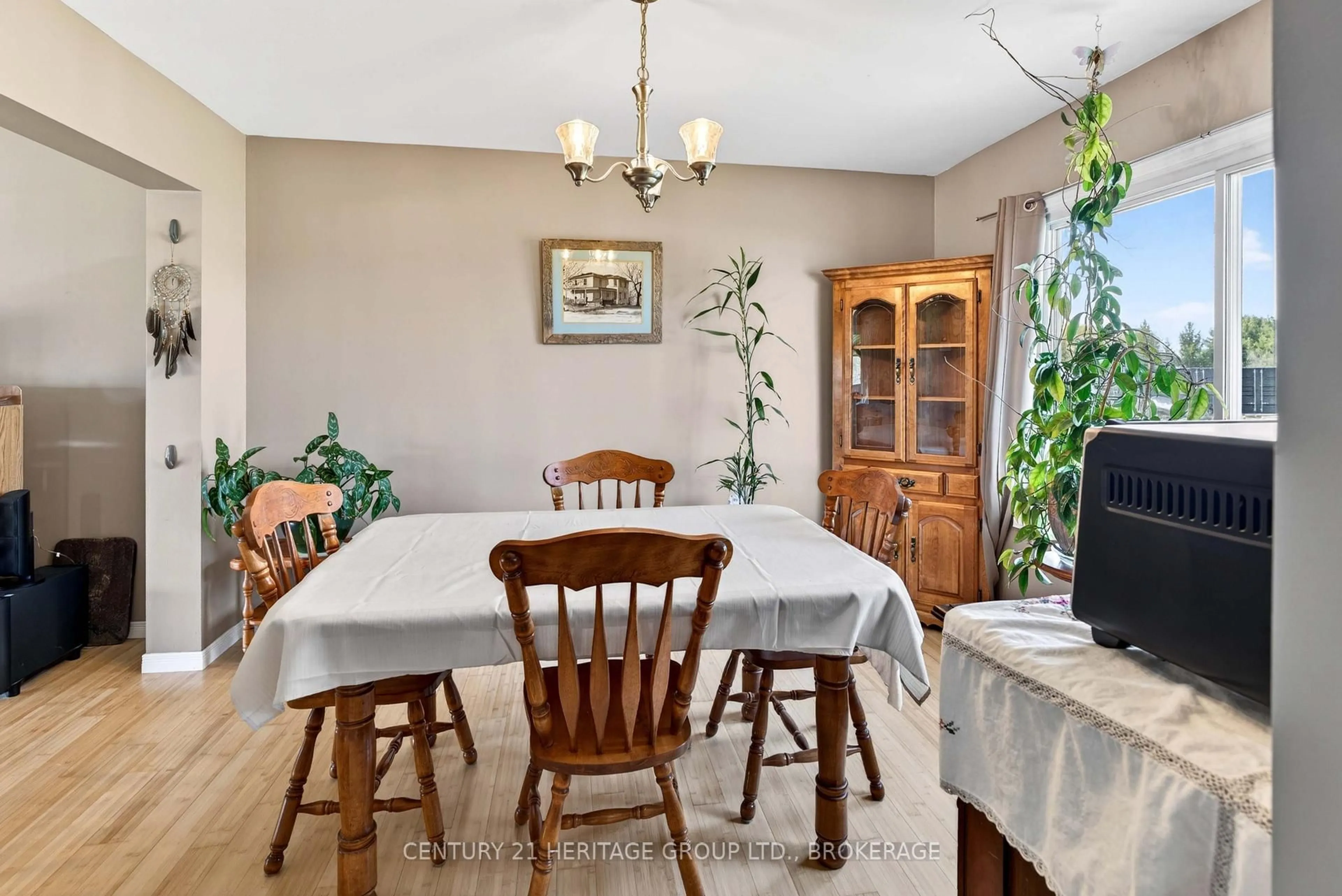Dining room, unknown for 217 Wellington St, Bath Ontario K0H 1G0