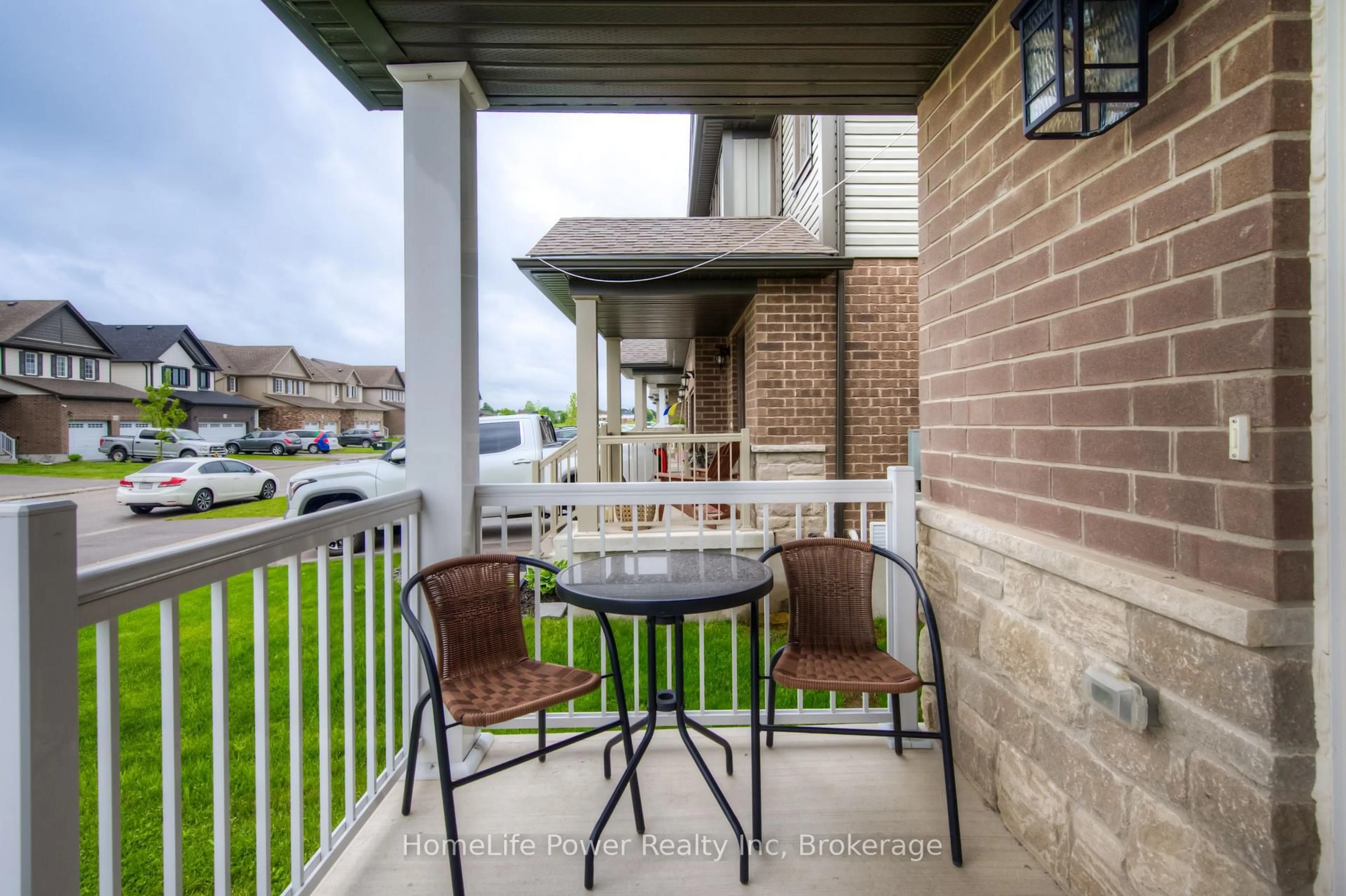 Patio, street for 1365 Calais Dr, Woodstock Ontario N4T 0L8