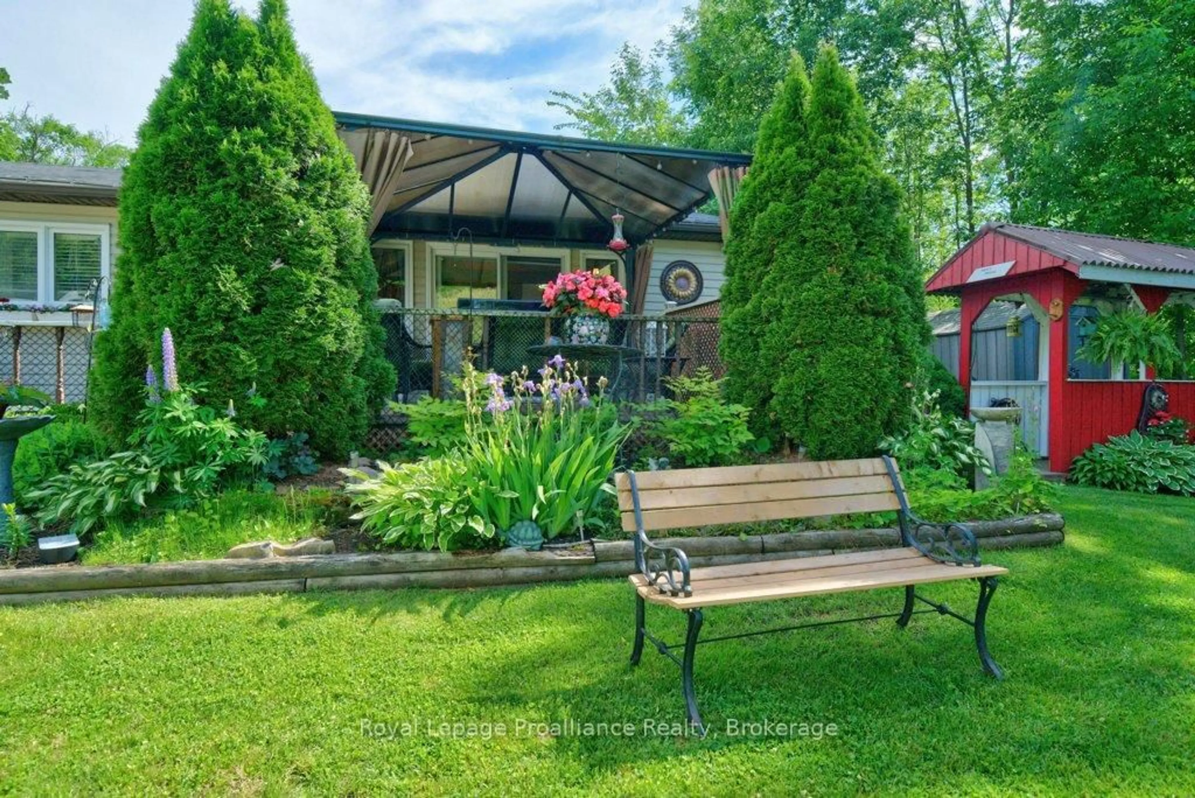 Patio, mountain view for 1012 Lakeshore Dr, Arden Ontario K0H 1B0