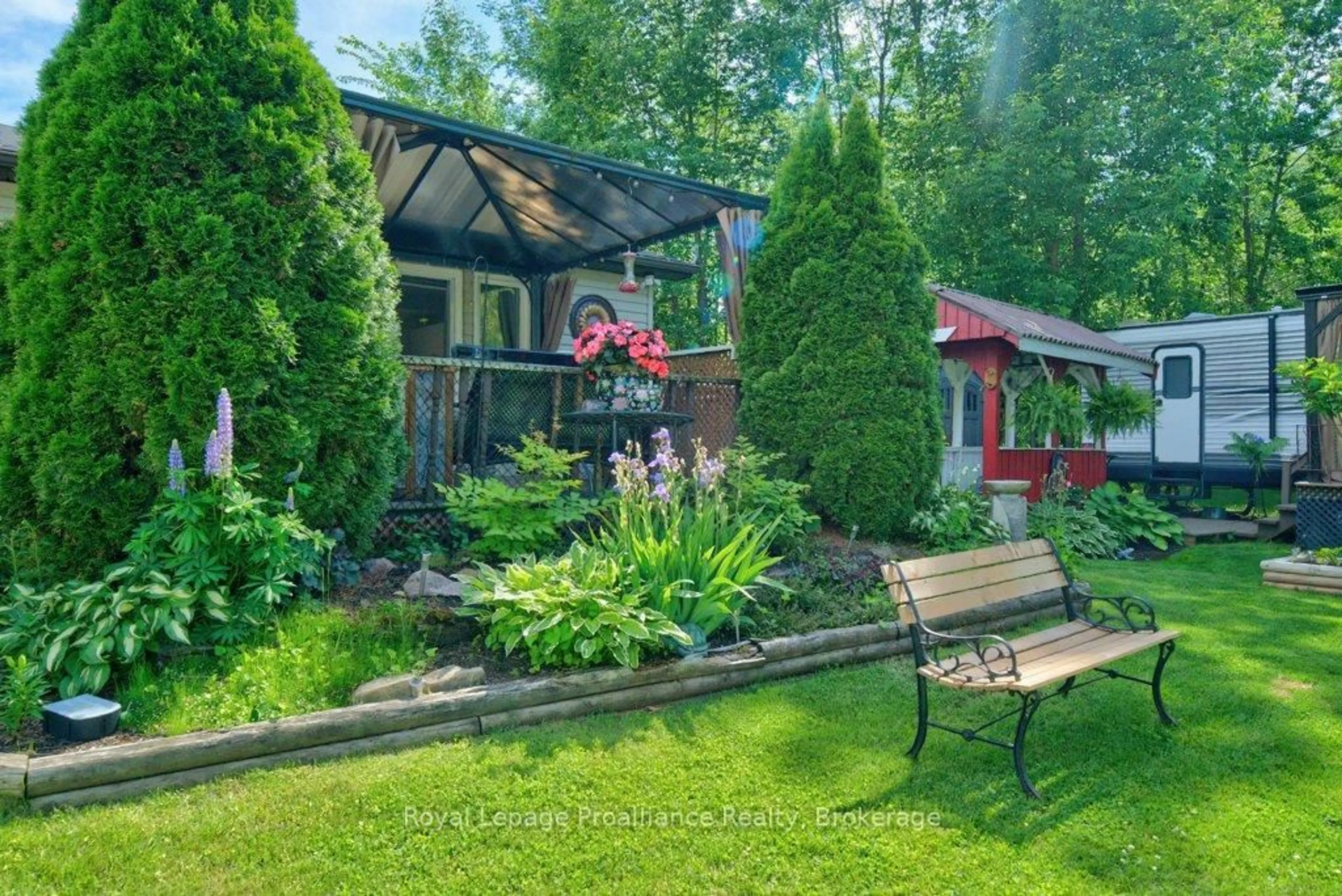 Patio, street for 1012 Lakeshore Dr, Arden Ontario K0H 1B0