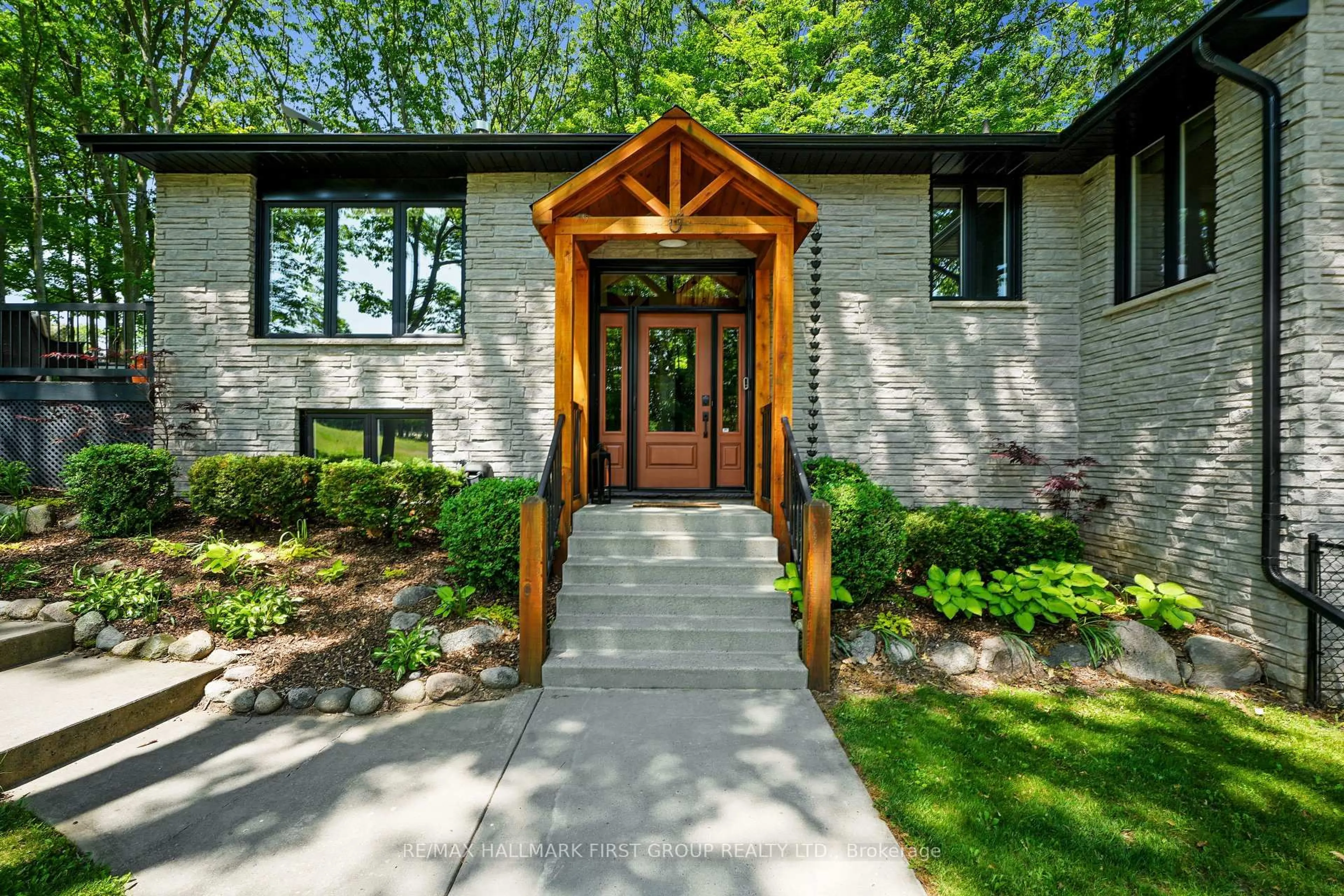 Indoor entryway for 500 Honey Rd, Cramahe Ontario K0K 1S0