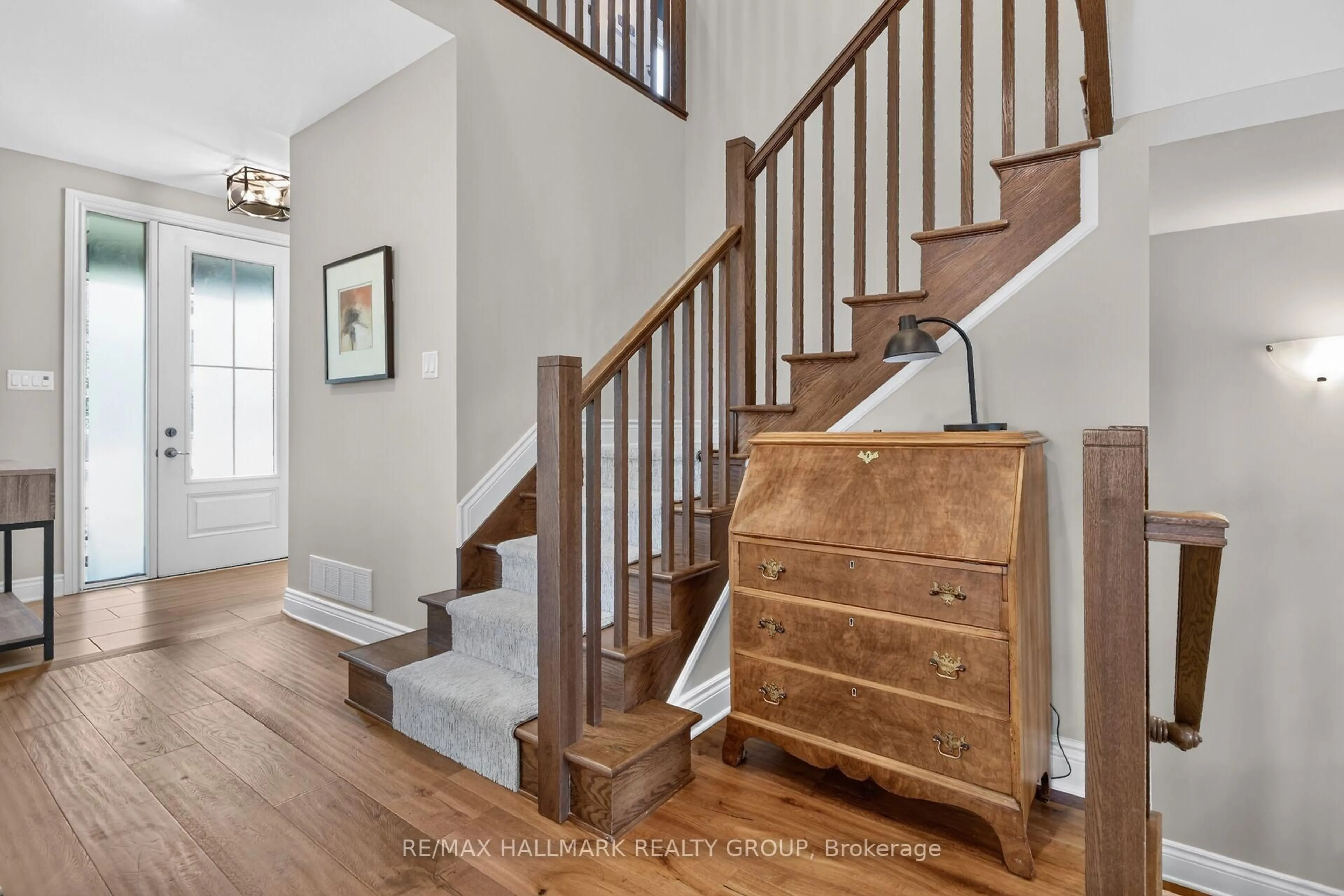 Stairs for 569 Chriscraft Way, Manotick Ontario K4M 1J8