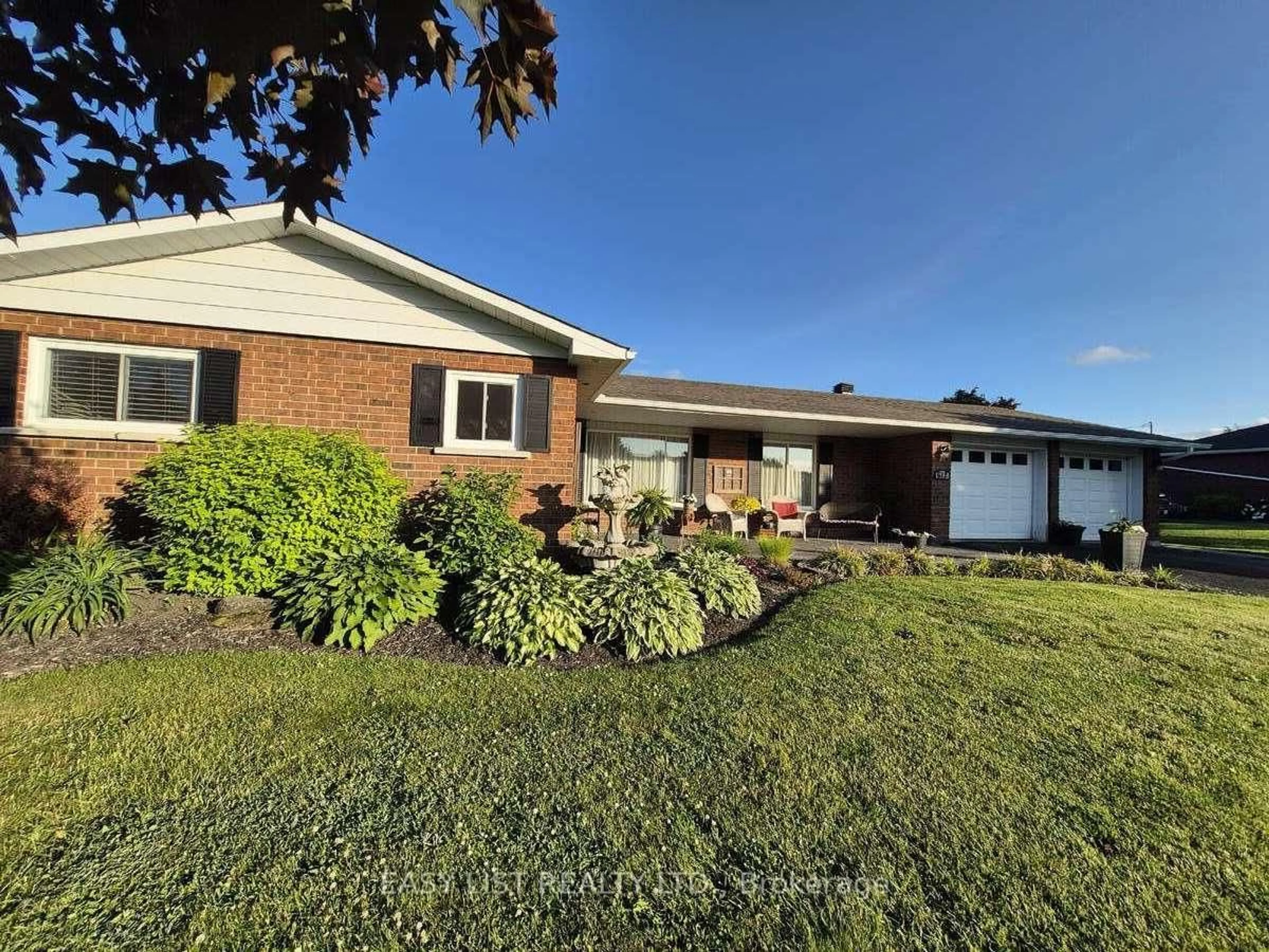 A pic from outside/outdoor area/front of a property/back of a property/a pic from drone, unknown for 612 Virginia St, South Stormont Ontario K6K 1R5