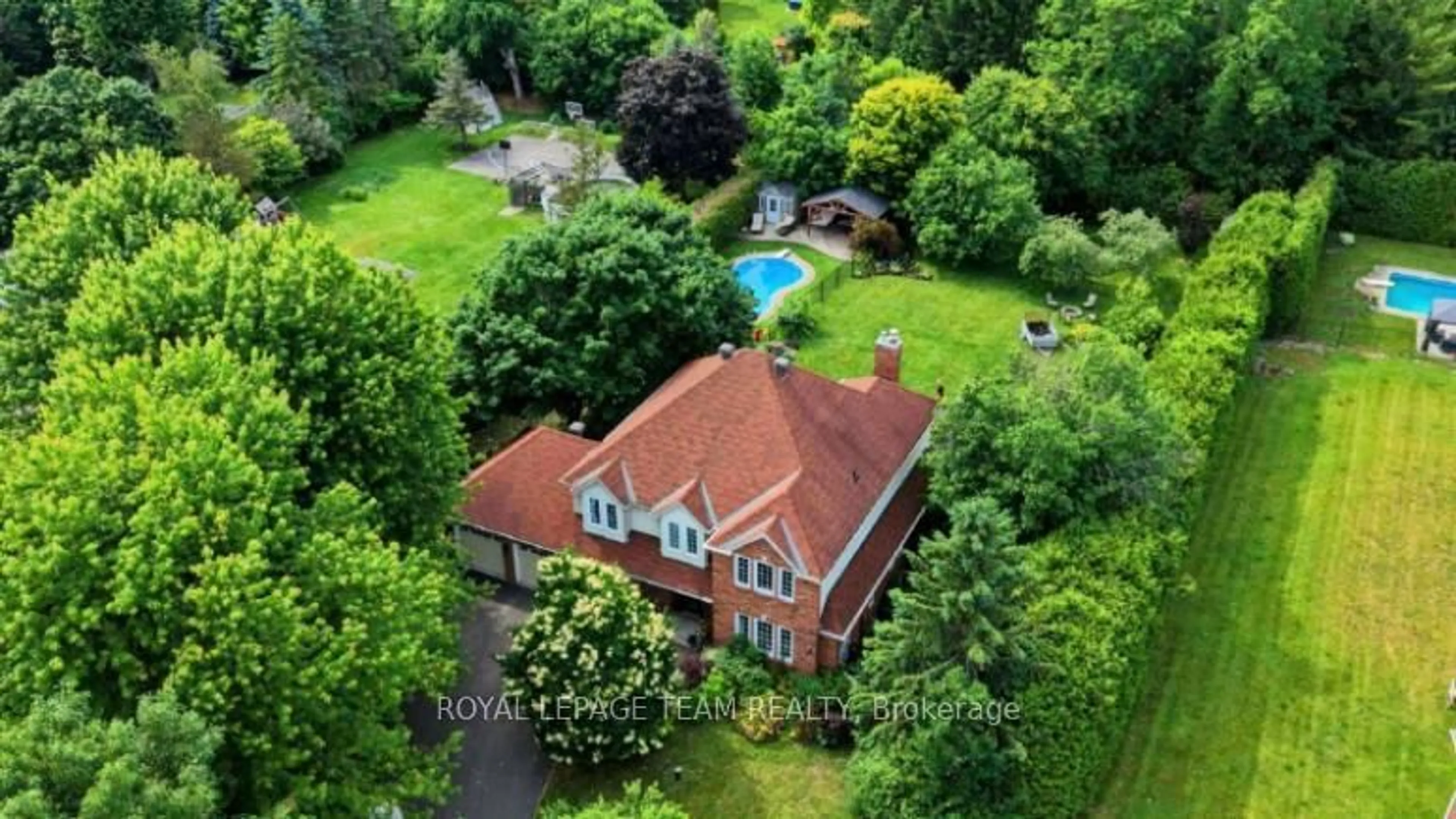 A pic from outside/outdoor area/front of a property/back of a property/a pic from drone, unknown for 1209 Potter Dr, Ottawa Ontario K4M 1C9