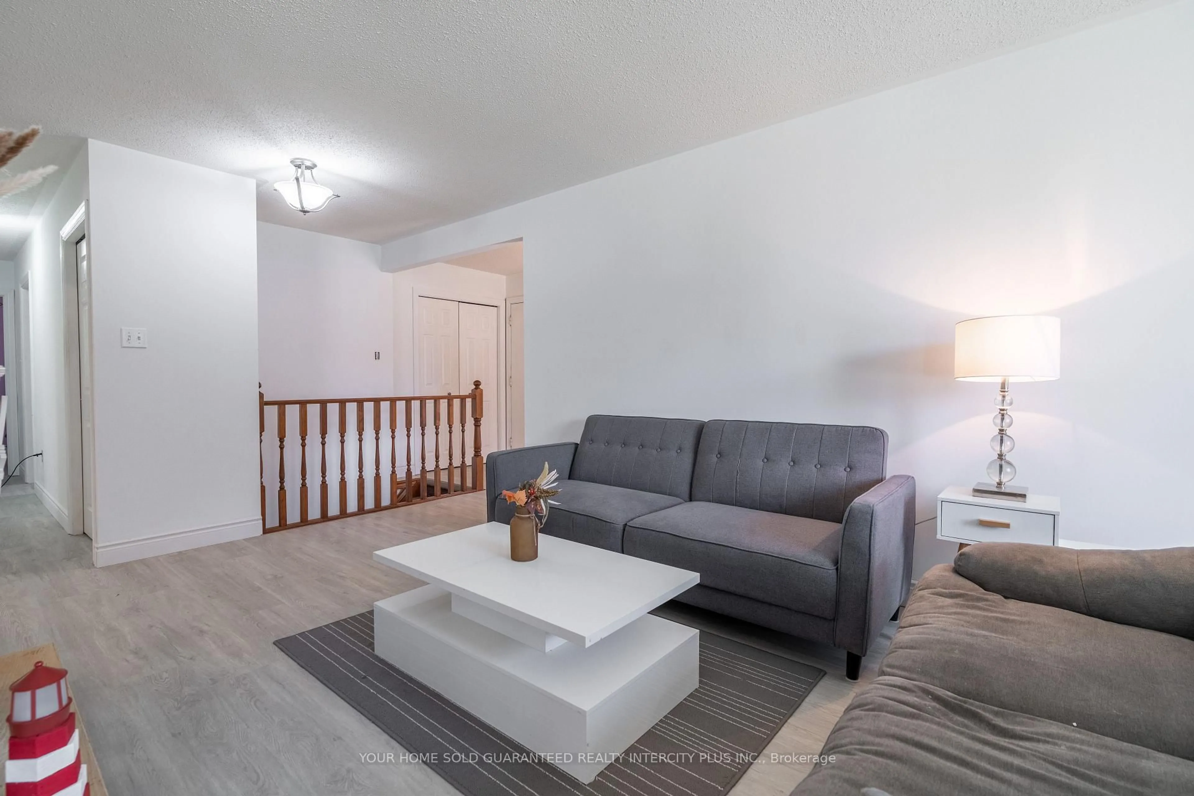 Living room with furniture, unknown for 19 Windsor Dr, Brant Ontario N0E 1N0