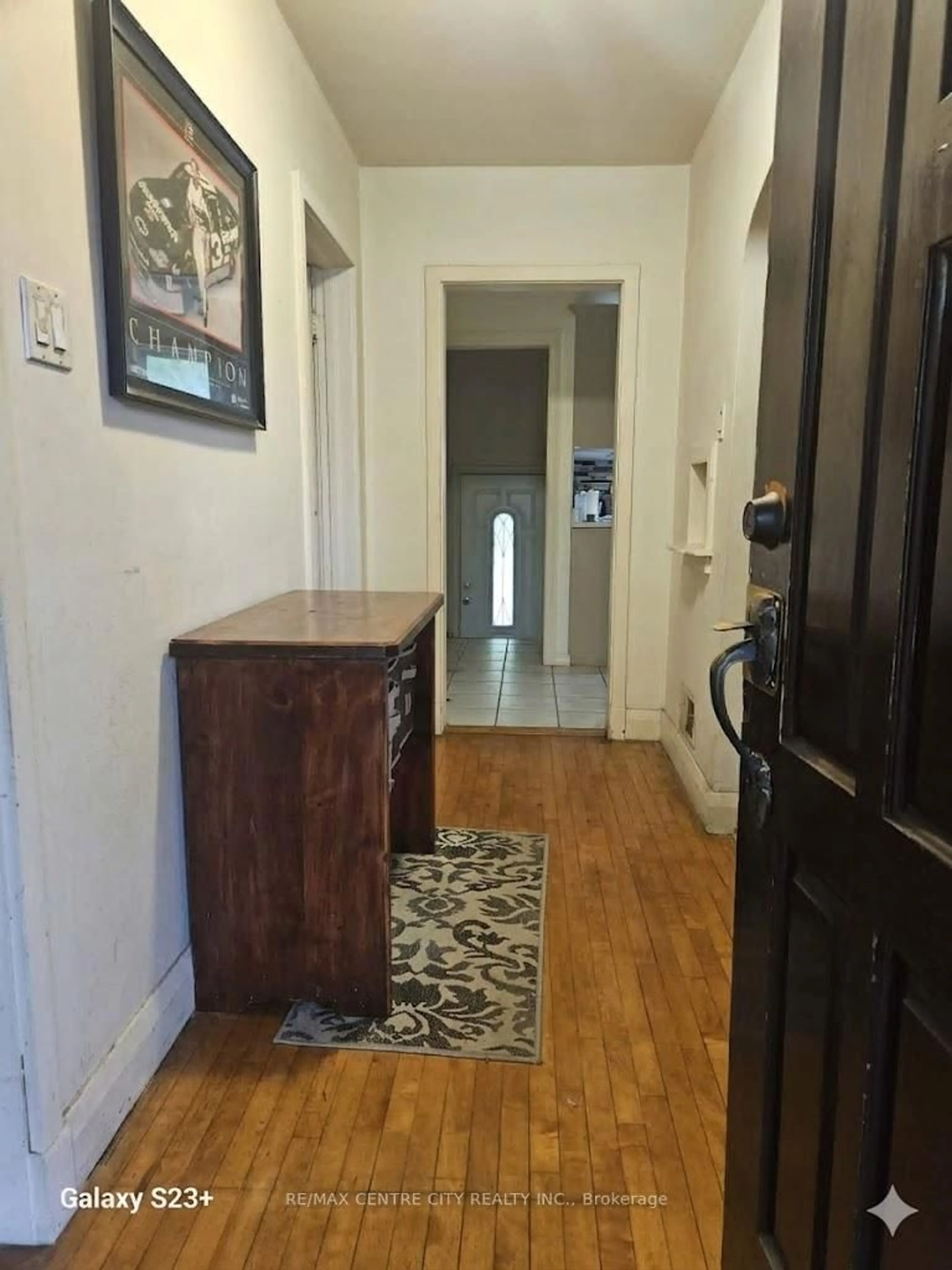 Indoor entryway for 486 Hale St, London East Ontario N5W 1G4