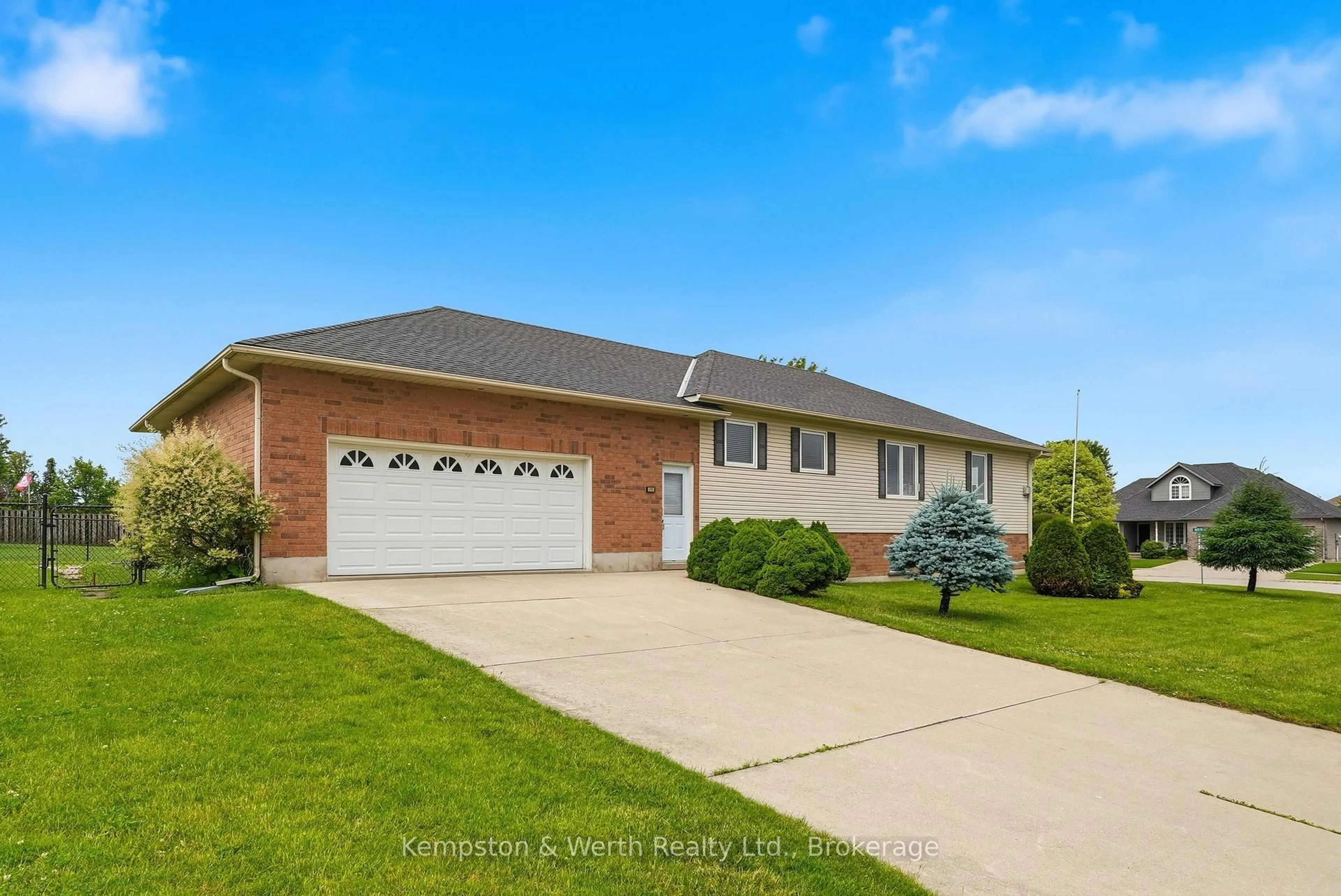 Home with brick exterior material, water/lake/river/ocean view for 900 Boyd Ave, North Perth Ontario N4W 3V5