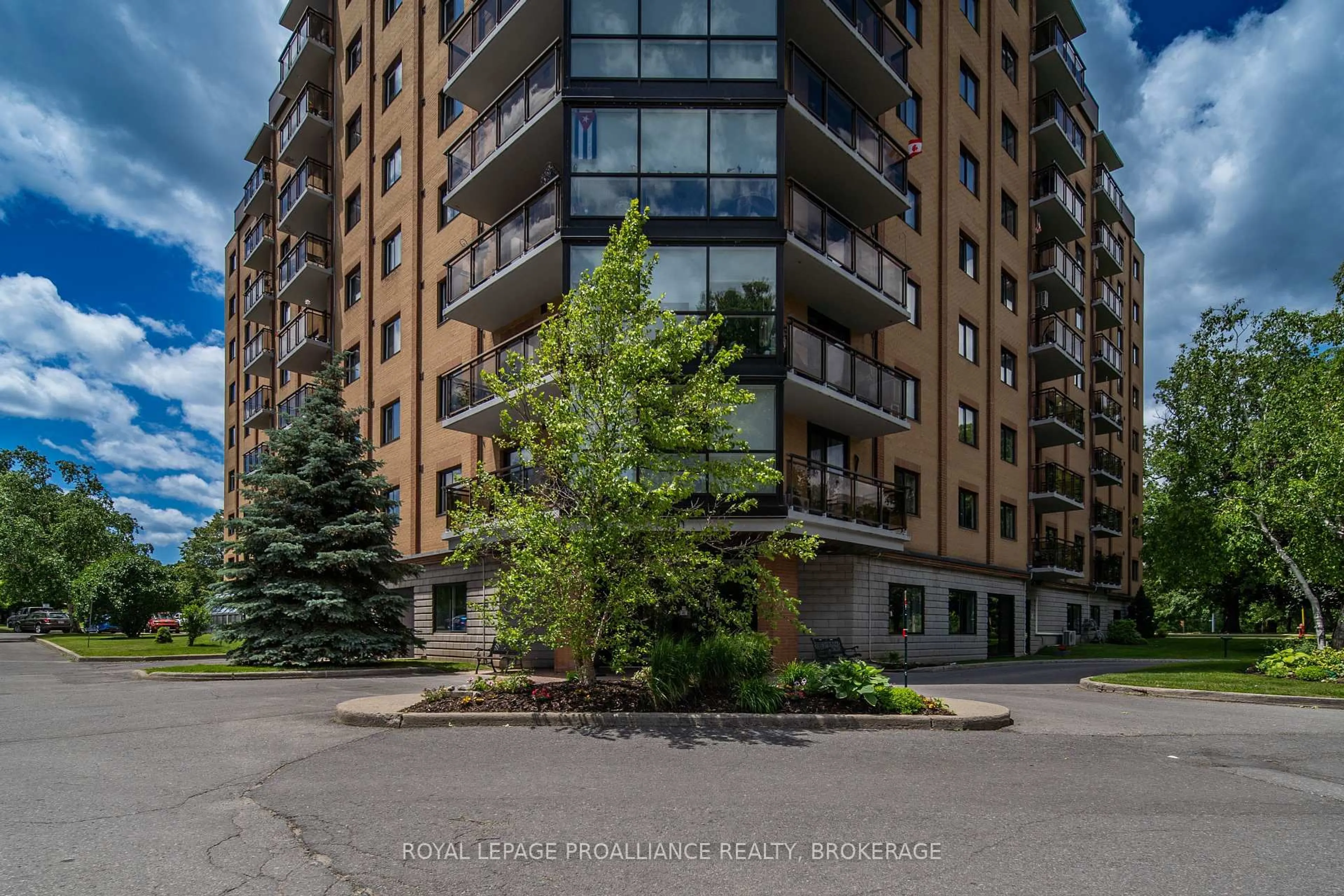 Patio, building for 120 Barrett Crt #606, Kingston Ontario K7L 5H6