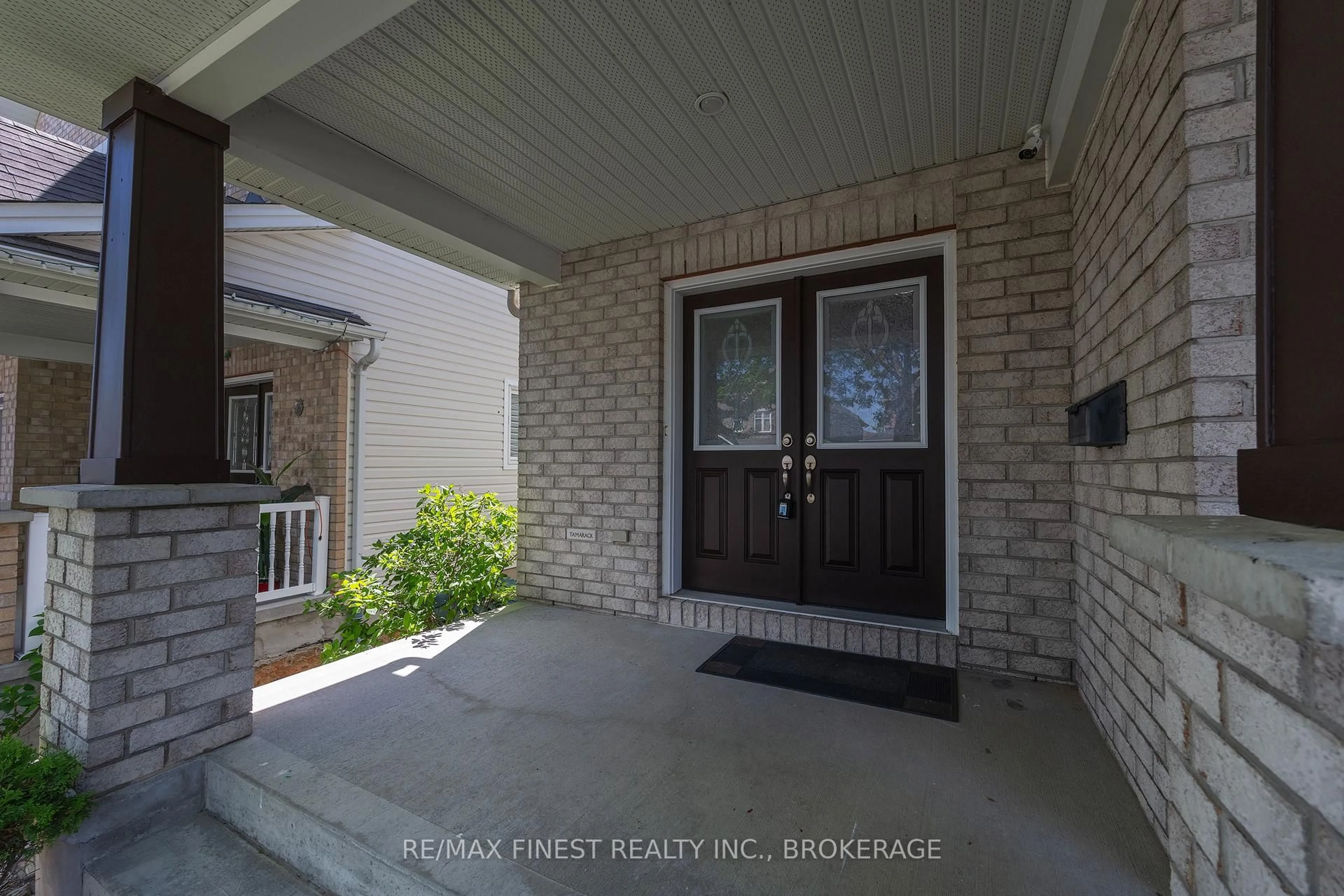 Indoor entryway for 896 Cottonwood Ave, Kingston Ontario K7K 0C6