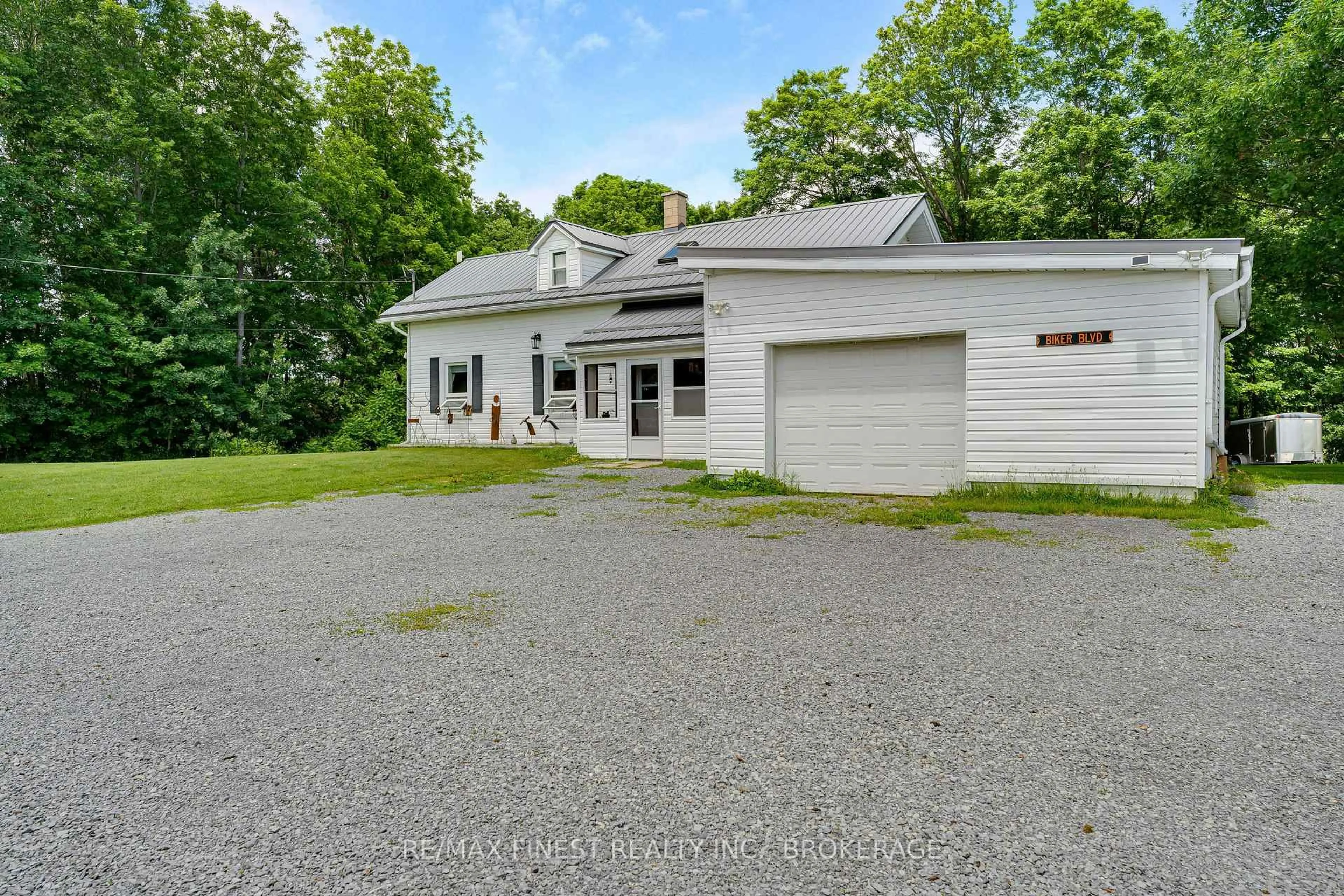 A pic from outside/outdoor area/front of a property/back of a property/a pic from drone, street for 2018 Rutledge Rd, Sydenham Ontario K0H 2T0