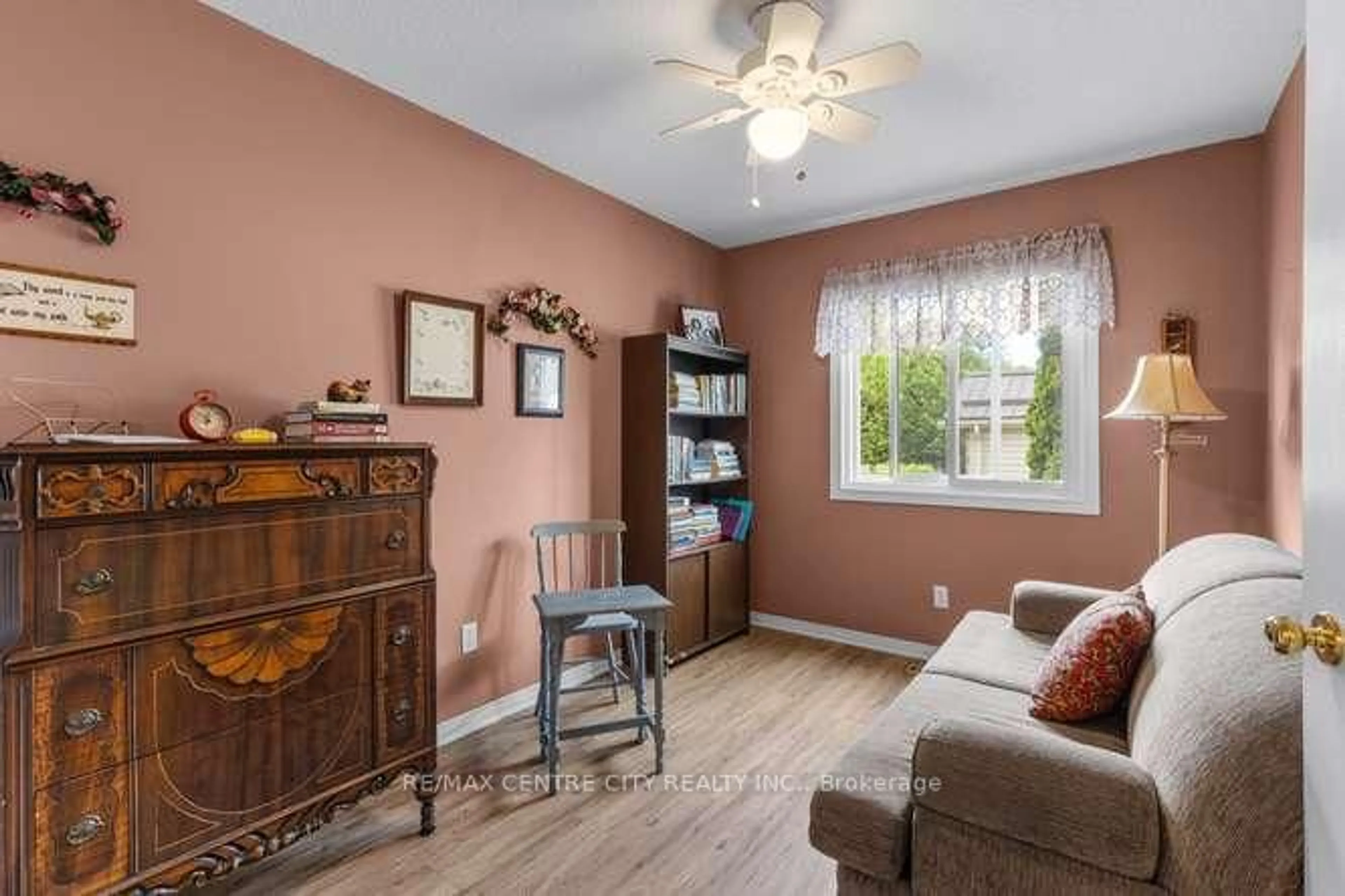 Living room with furniture, wood/laminate floor for 463 Exmouth Circ, London East Ontario N5V 5G5