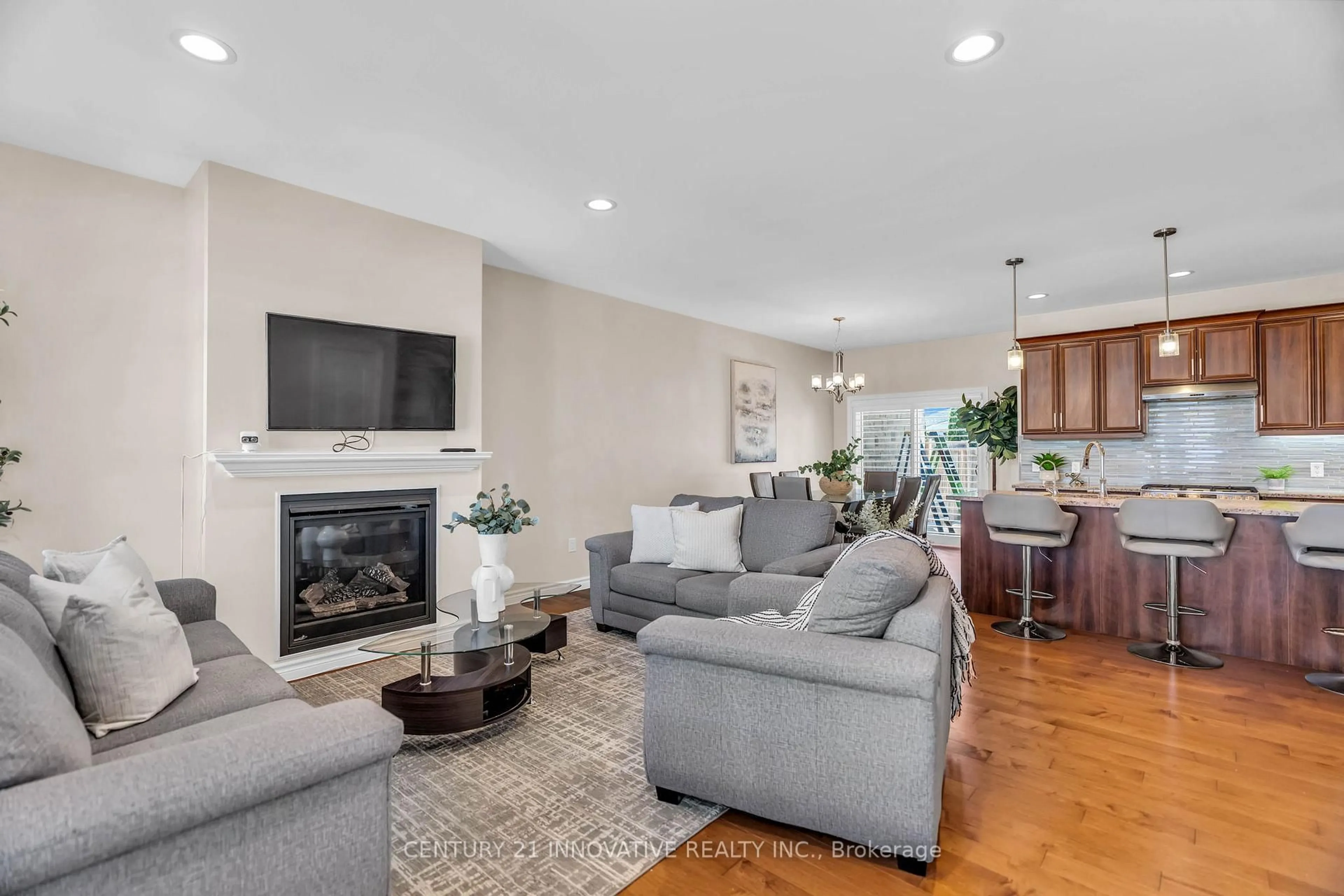Living room with furniture, unknown for 212 Summerset Pl, Chatham-Kent Ontario N7L 0G4