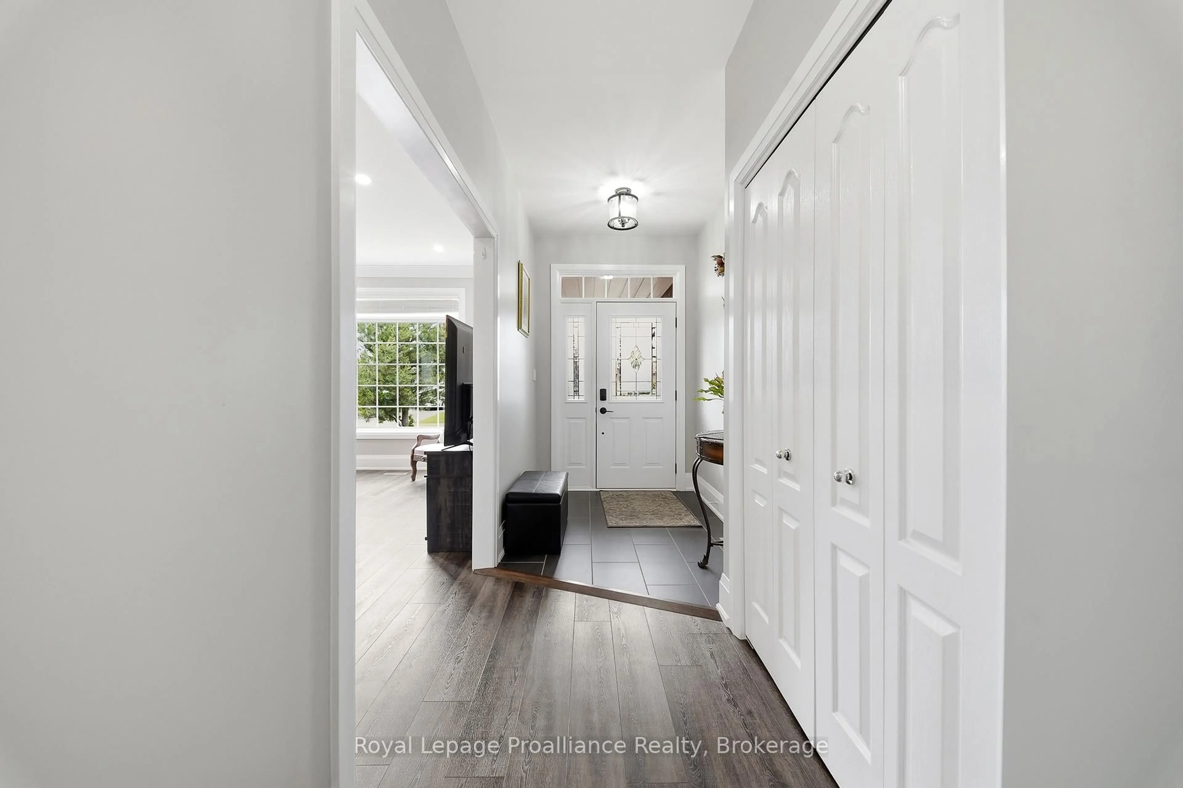 Indoor entryway for 29 Hickory Grve, Belleville Ontario K8N 5X6