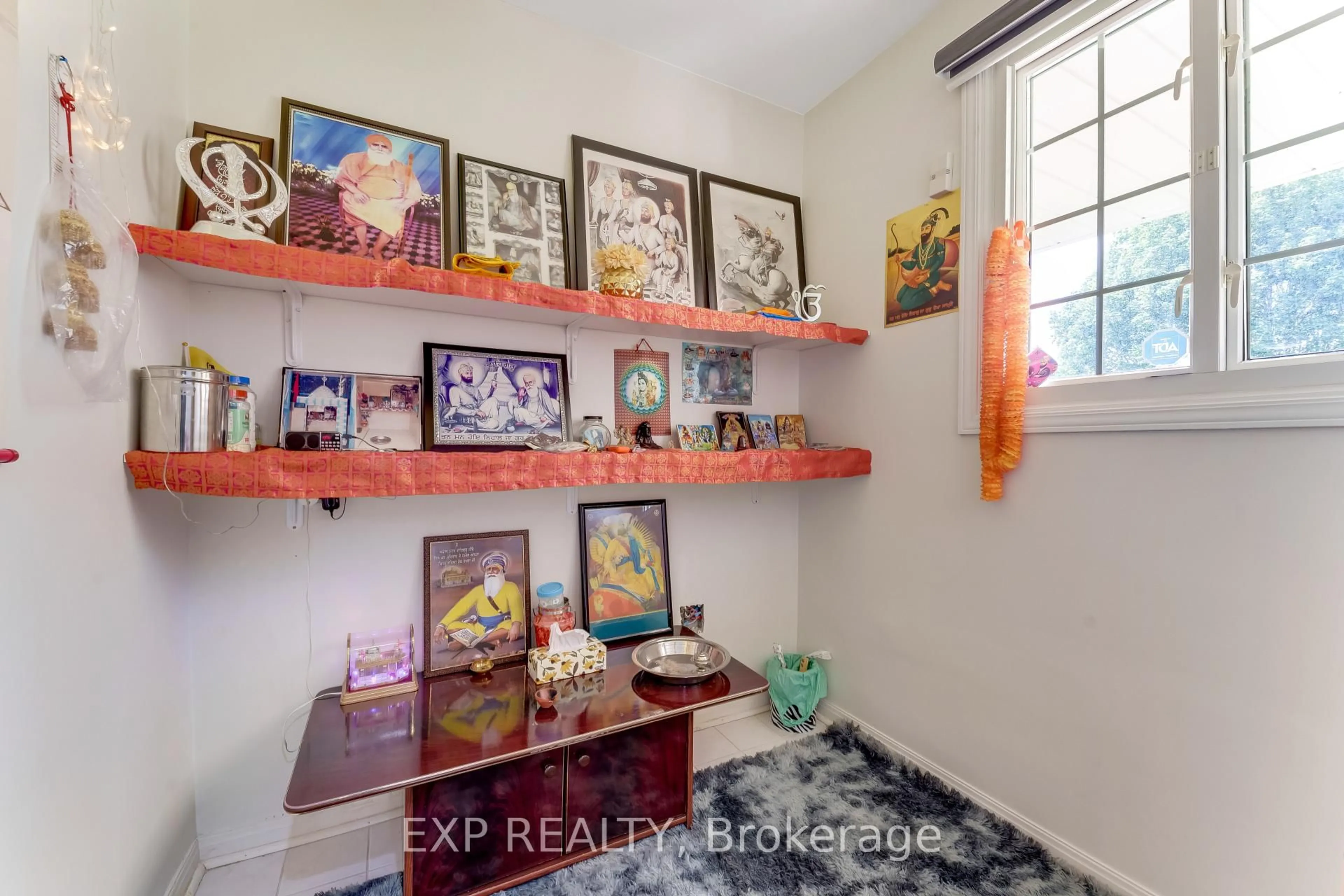 A pic of a room for 2047 Hamilton Rd, London South Ontario N6M 1G1