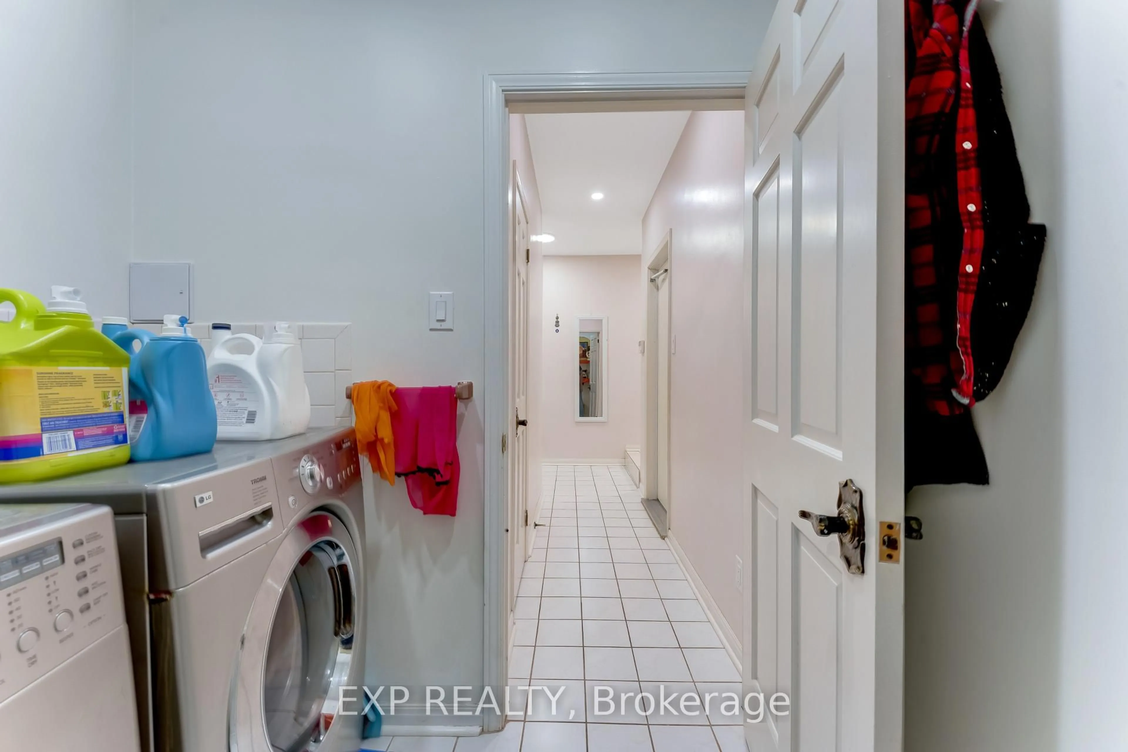Laundry room for 2047 Hamilton Rd, London South Ontario N6M 1G1