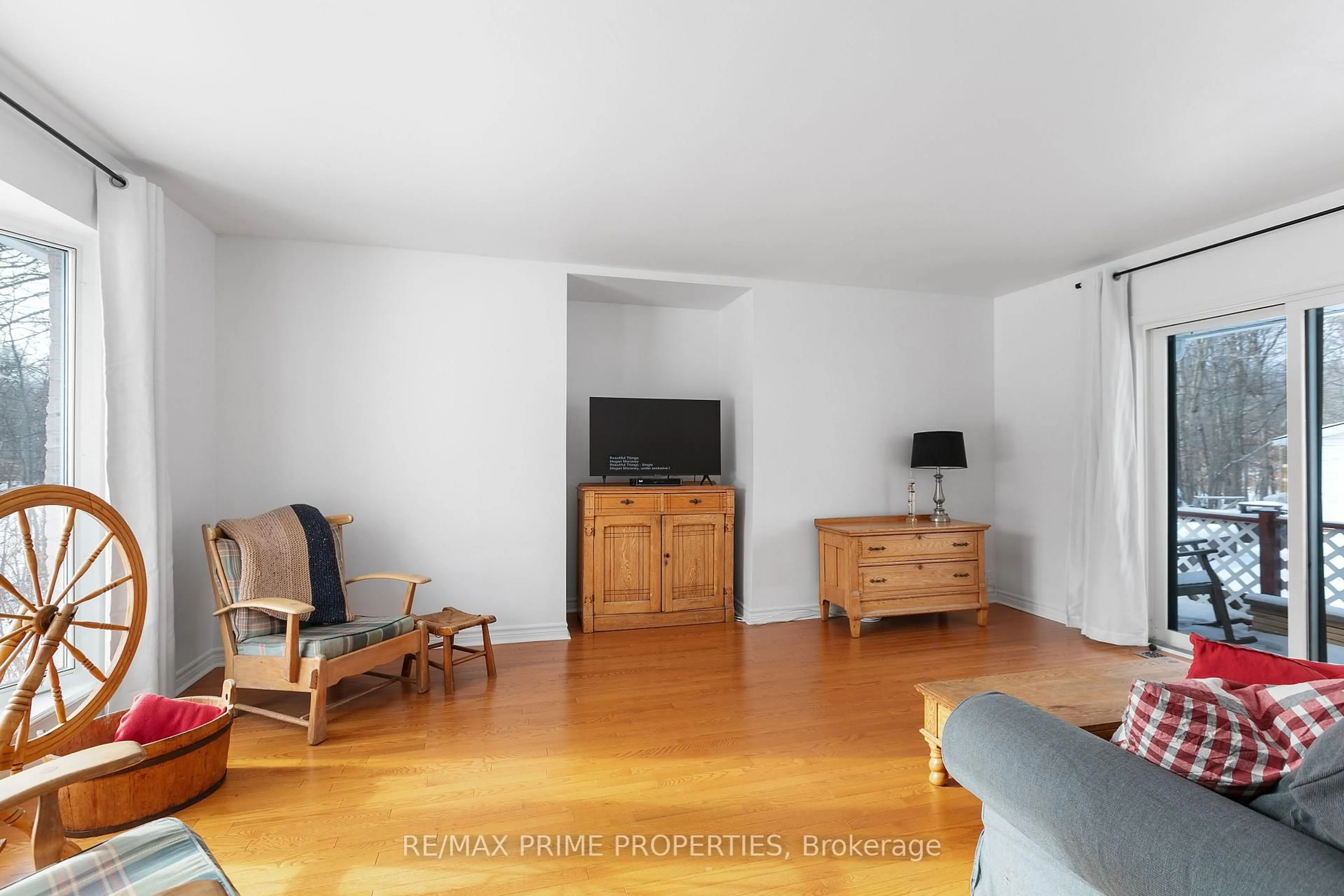 Living room with furniture, unknown for 13475 CRUMP Rd, North Dundas Ontario K0C 1H0