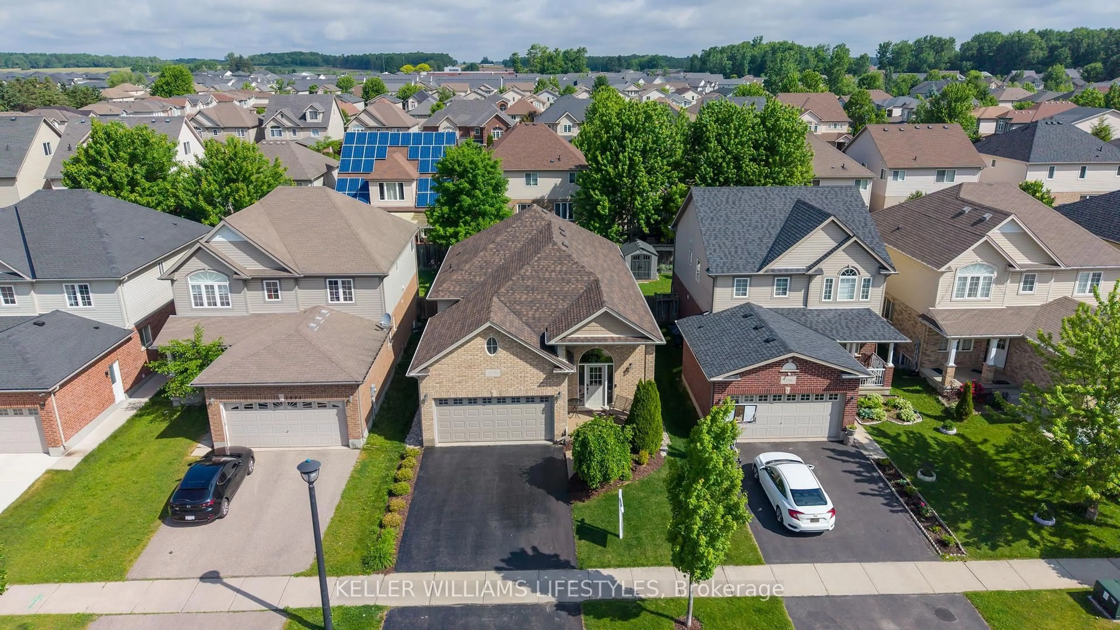 A pic from outside/outdoor area/front of a property/back of a property/a pic from drone, street for 1990 Foxwood Ave, London North Ontario N6G 0C5