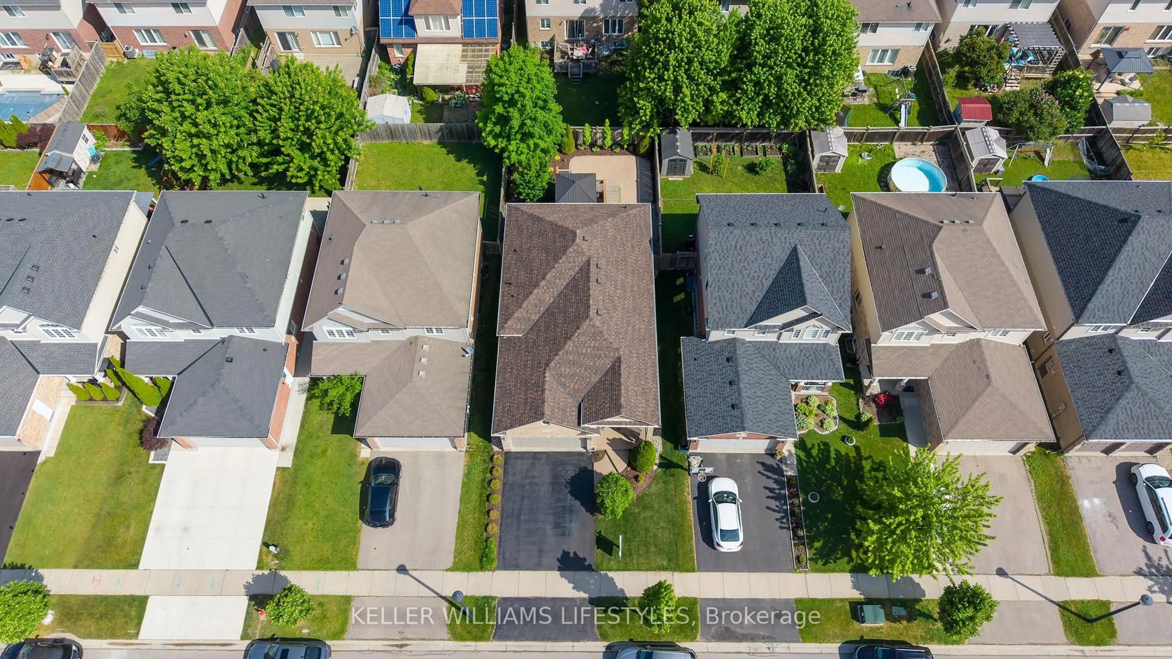 A pic from outside/outdoor area/front of a property/back of a property/a pic from drone, street for 1990 Foxwood Ave, London North Ontario N6G 0C5