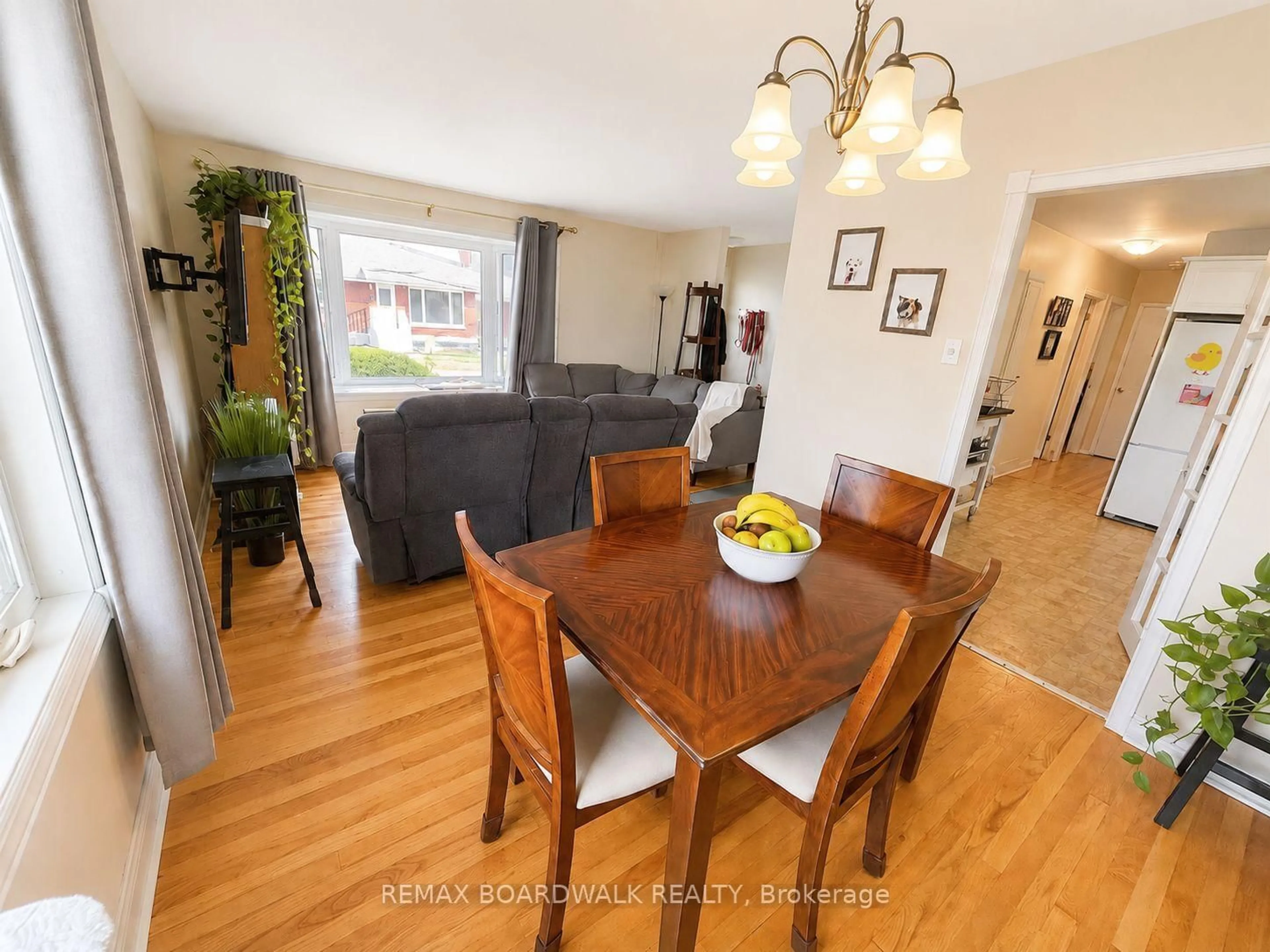 Dining room, wood/laminate floor for 625 CLARKE Ave, Ottawa Ontario K1K 0Y6