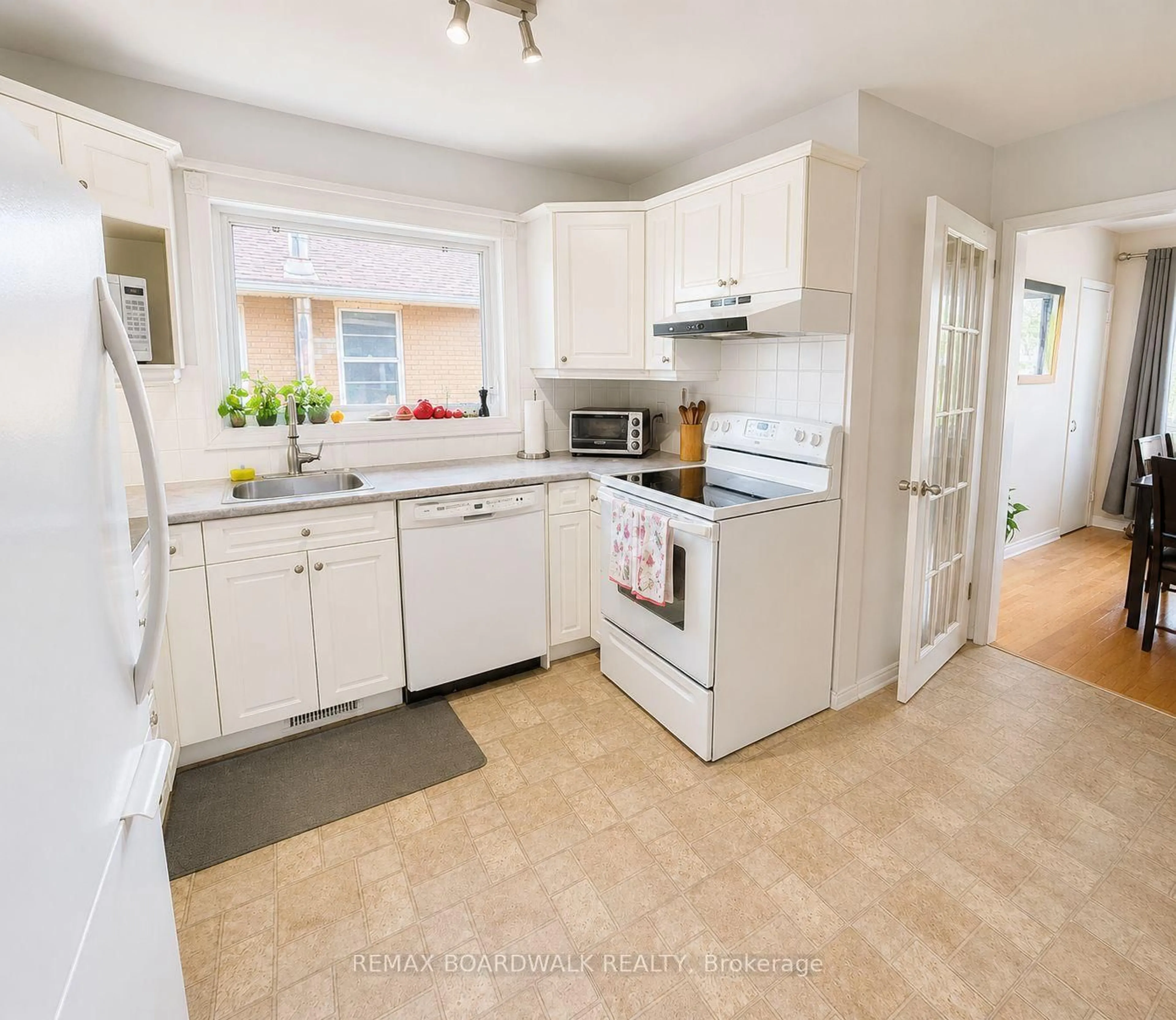 Standard kitchen, unknown for 625 CLARKE Ave, Ottawa Ontario K1K 0Y6