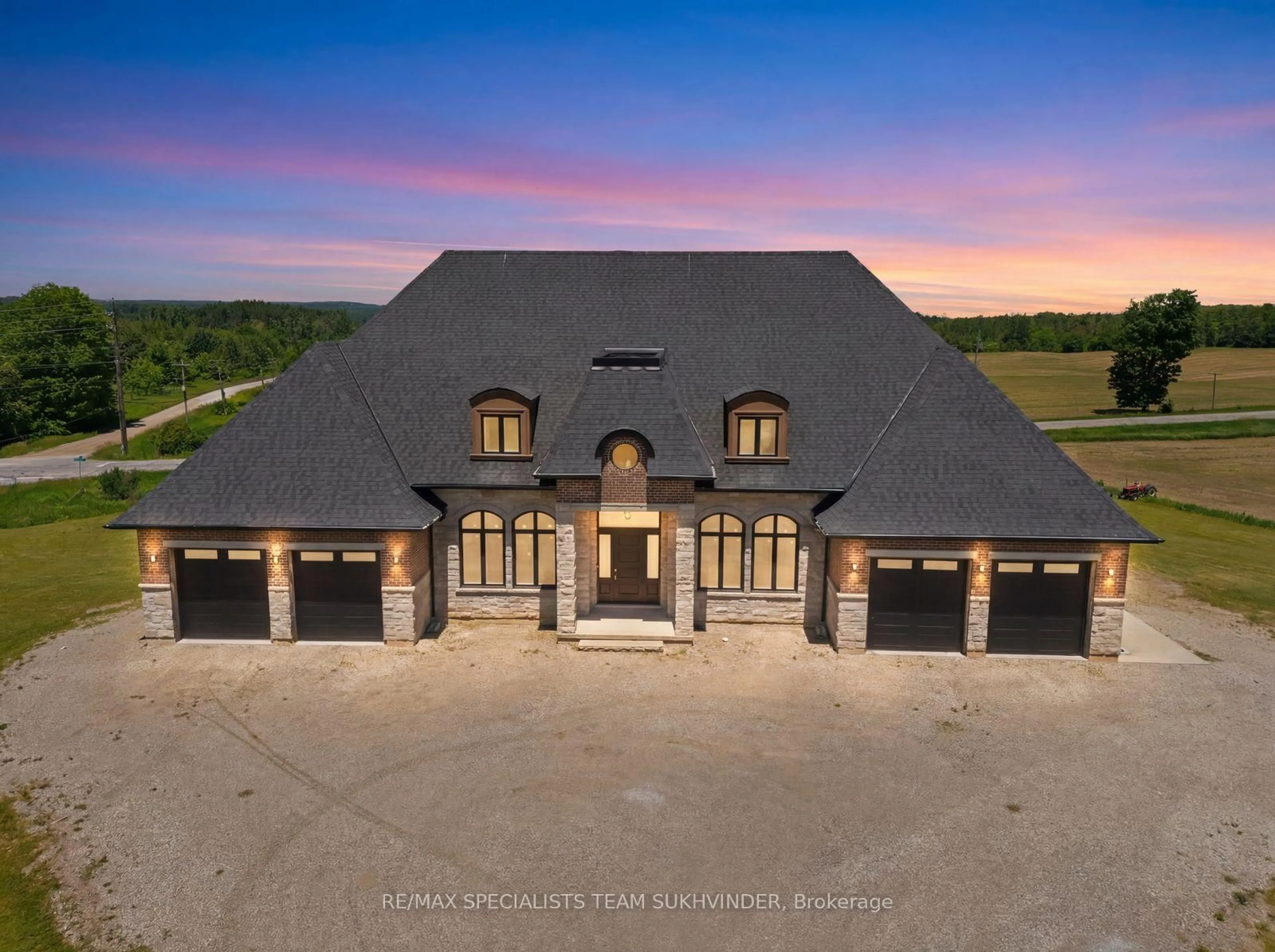 A pic from outside/outdoor area/front of a property/back of a property/a pic from drone, building for 753281 2nd Line EHS, Mono Ontario L9W 5W4