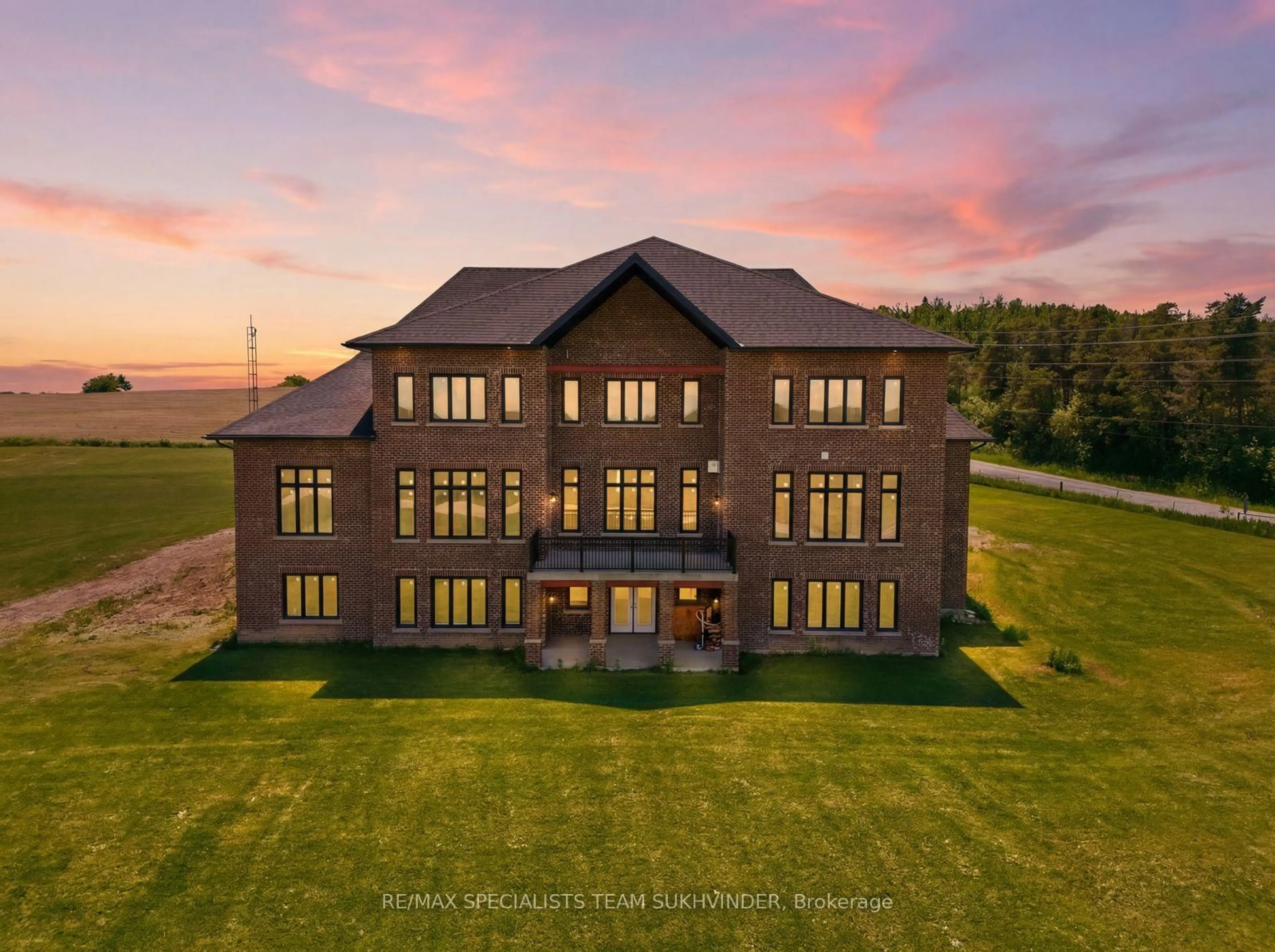 A pic from outside/outdoor area/front of a property/back of a property/a pic from drone, building for 753281 2nd Line EHS, Mono Ontario L9W 5W4