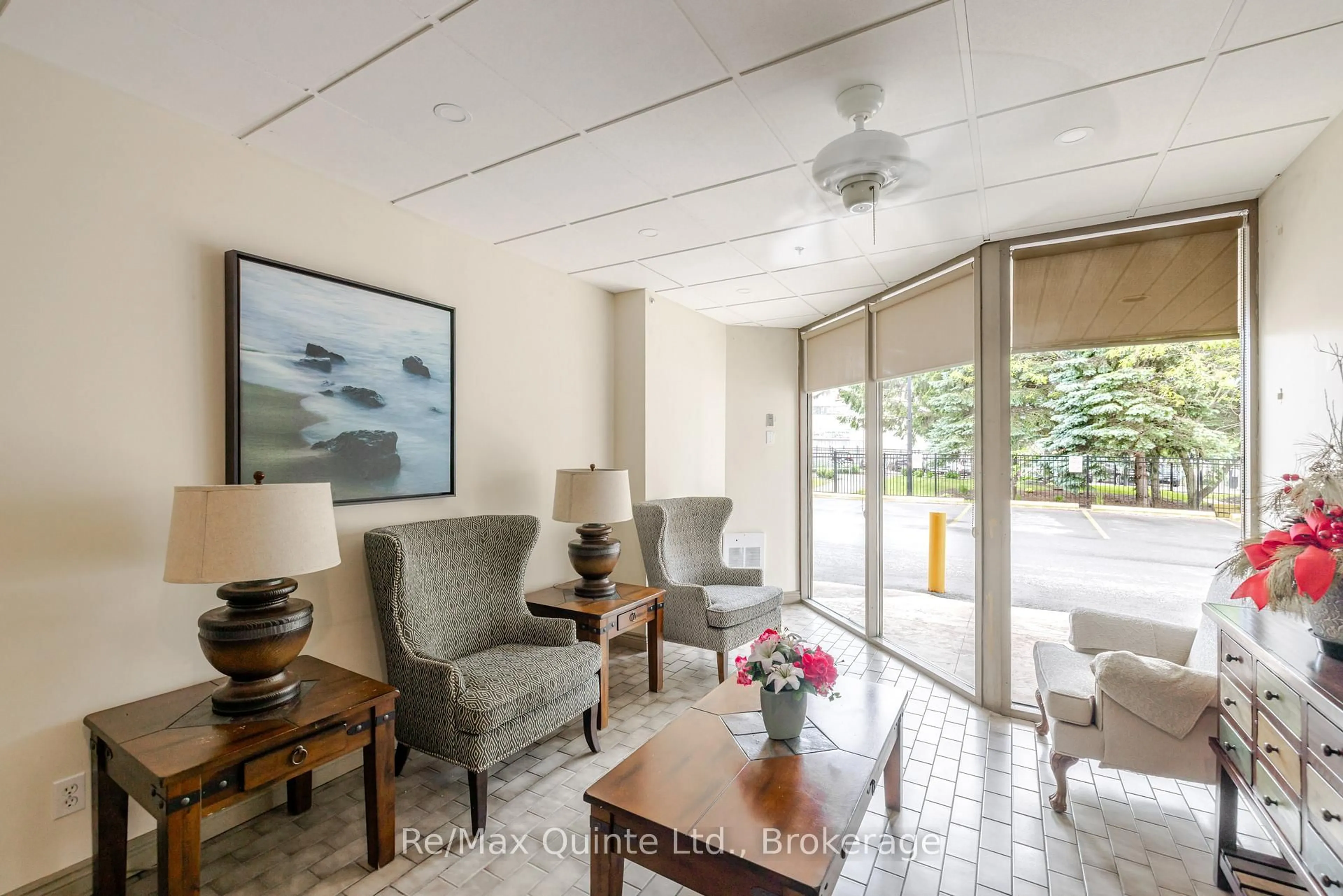 Indoor foyer for 350 Front St #604, Belleville Ontario K8N 5M5