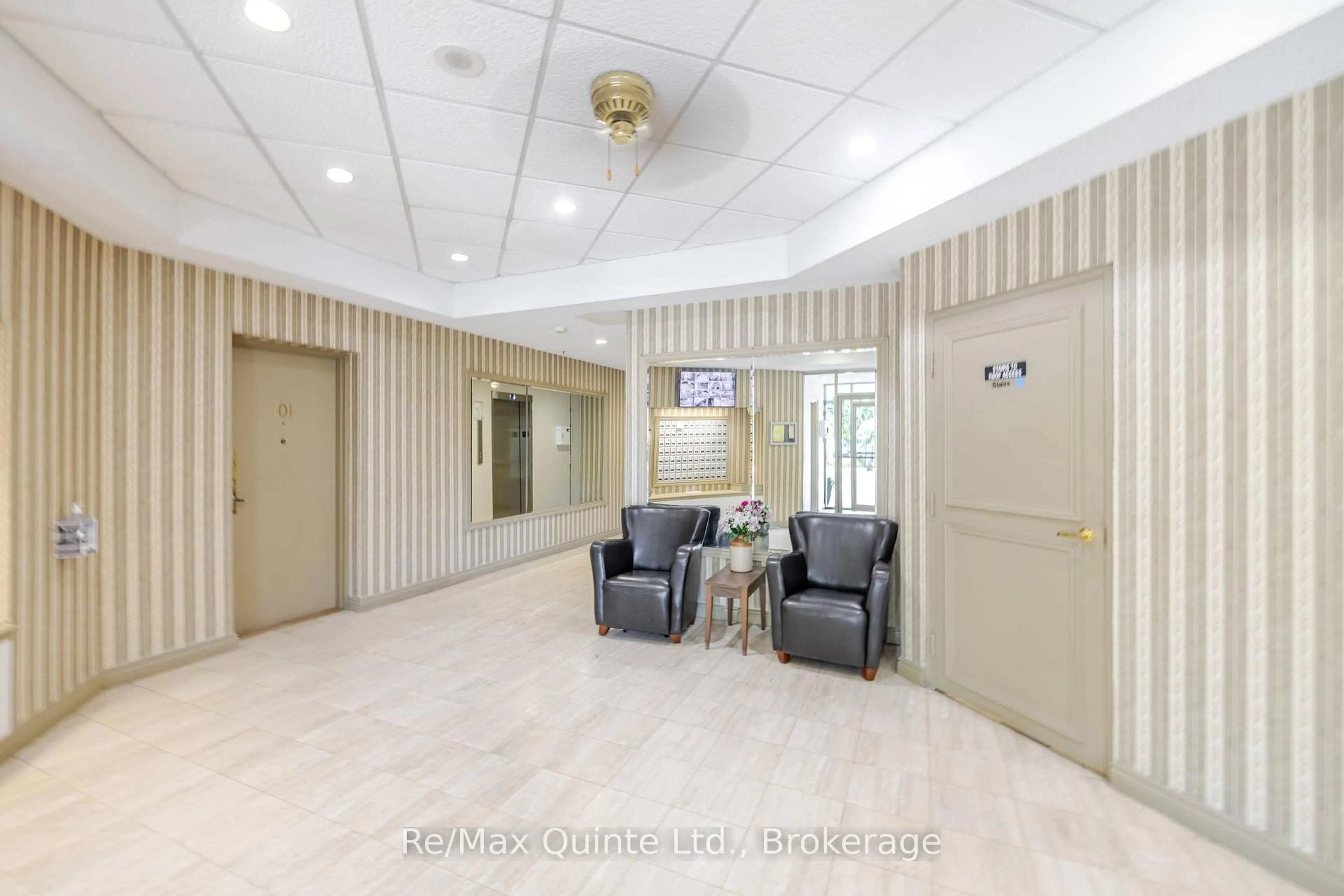 Indoor foyer for 350 Front St #604, Belleville Ontario K8N 5M5