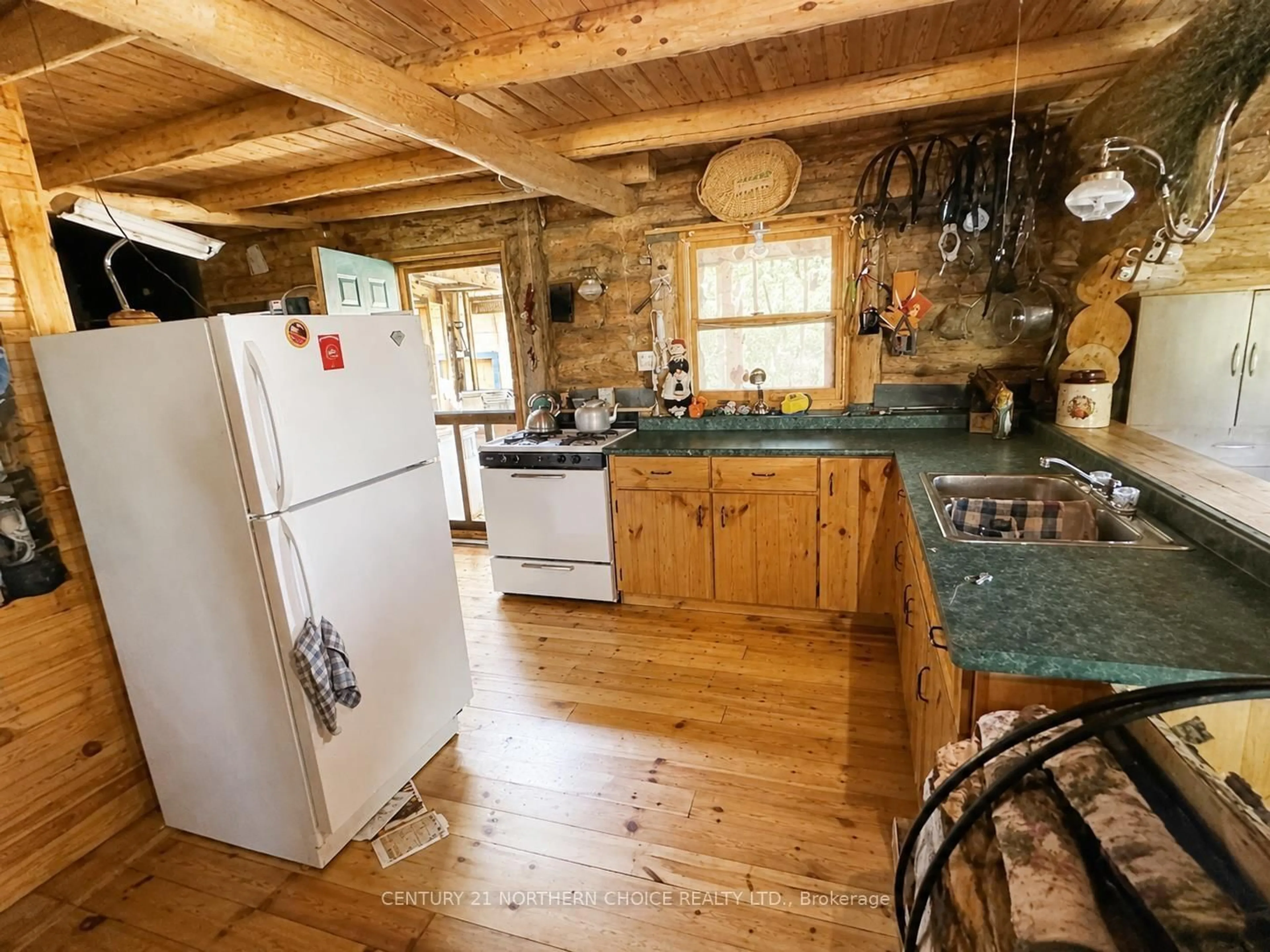 Rustic kitchen, wood/laminate floor for PCL 5005 Confederation, Kenora Remote Area Ontario P0V 1T0