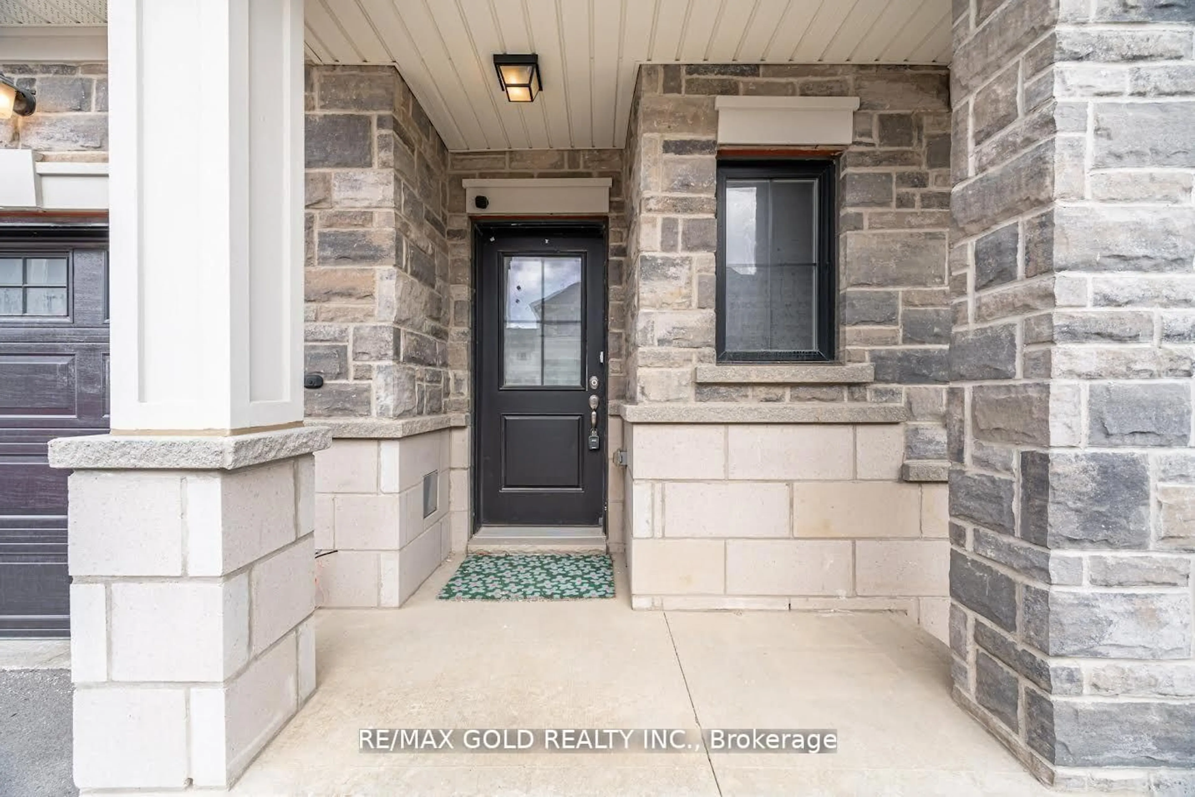 Indoor entryway for 30 Mia Dr #2, Hamilton Ontario L9B 0K1