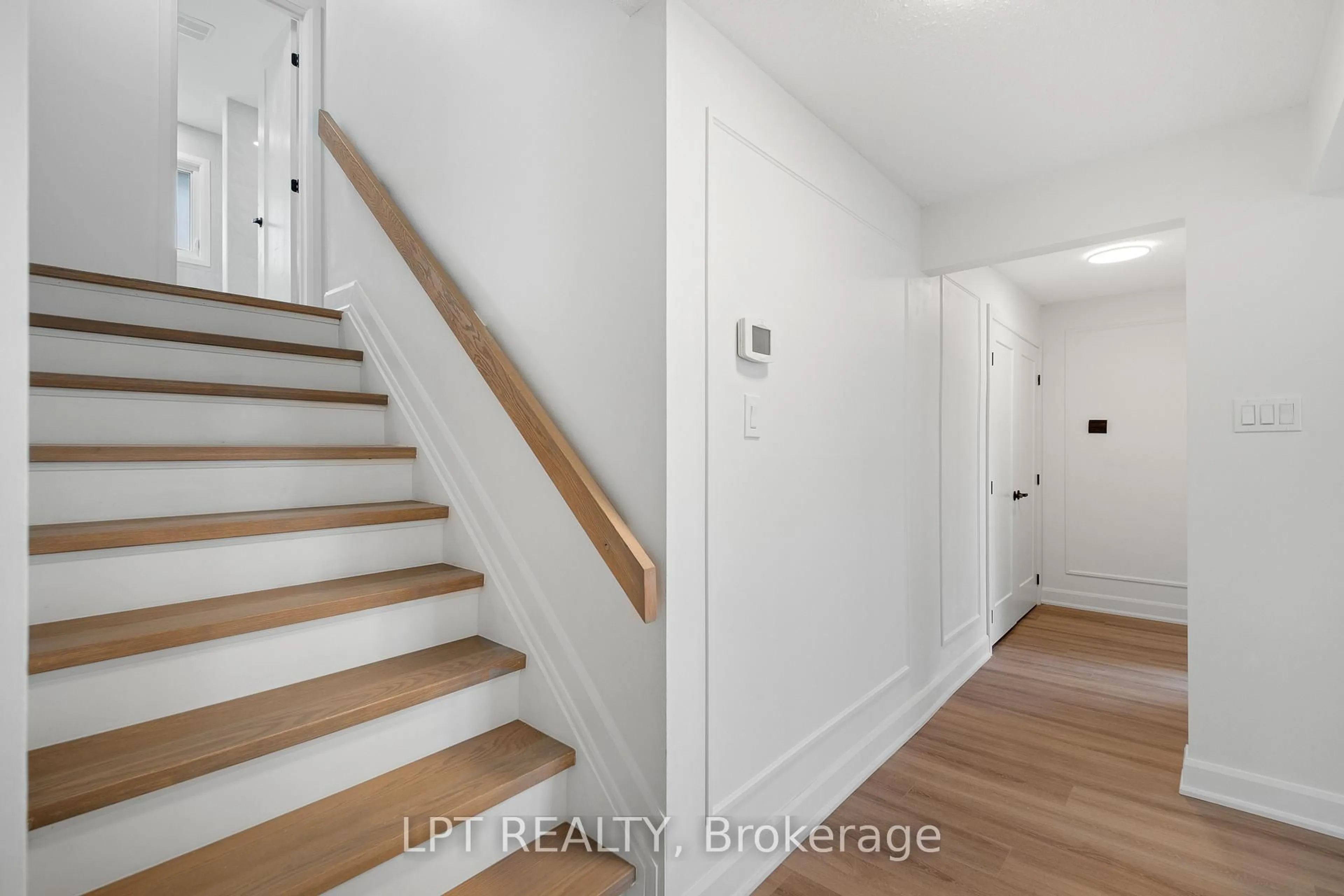 Indoor entryway for 19 Moorcroft Rd, Ottawa Ontario K2G 0M6
