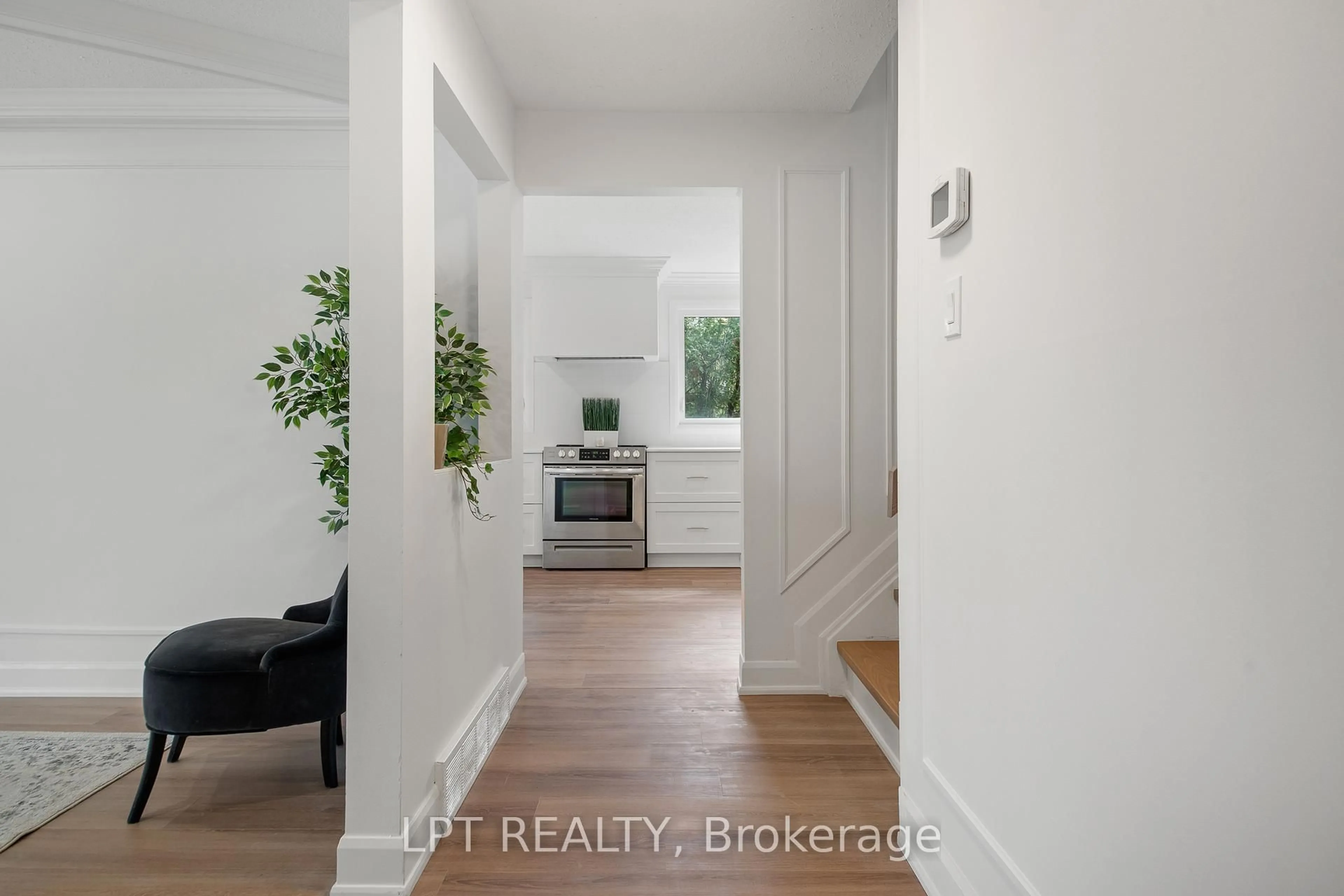 Indoor entryway for 19 Moorcroft Rd, Ottawa Ontario K2G 0M6