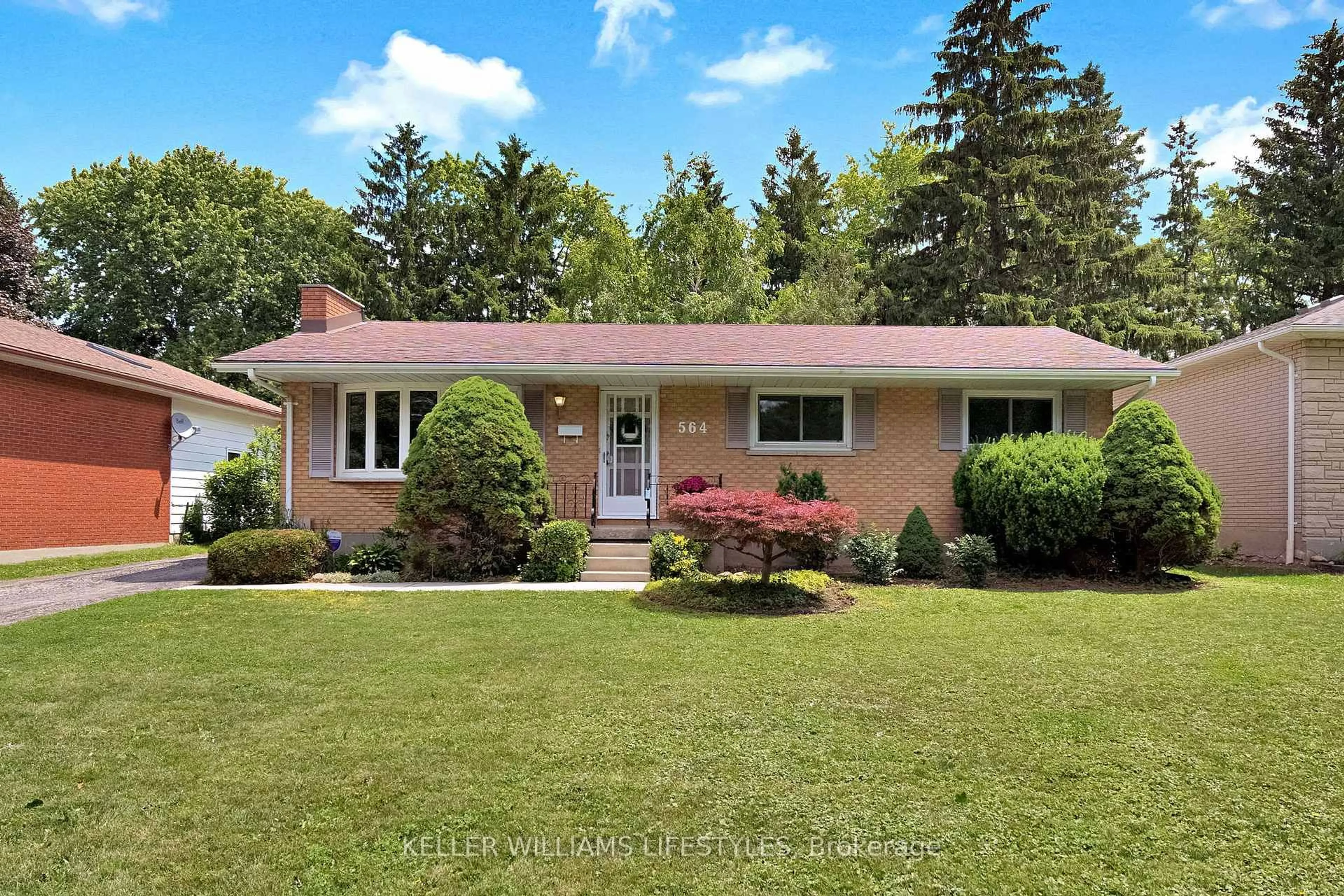 Home with vinyl exterior material, street for 564 CHIDDINGTON Ave, London South Ontario N6C 2W5