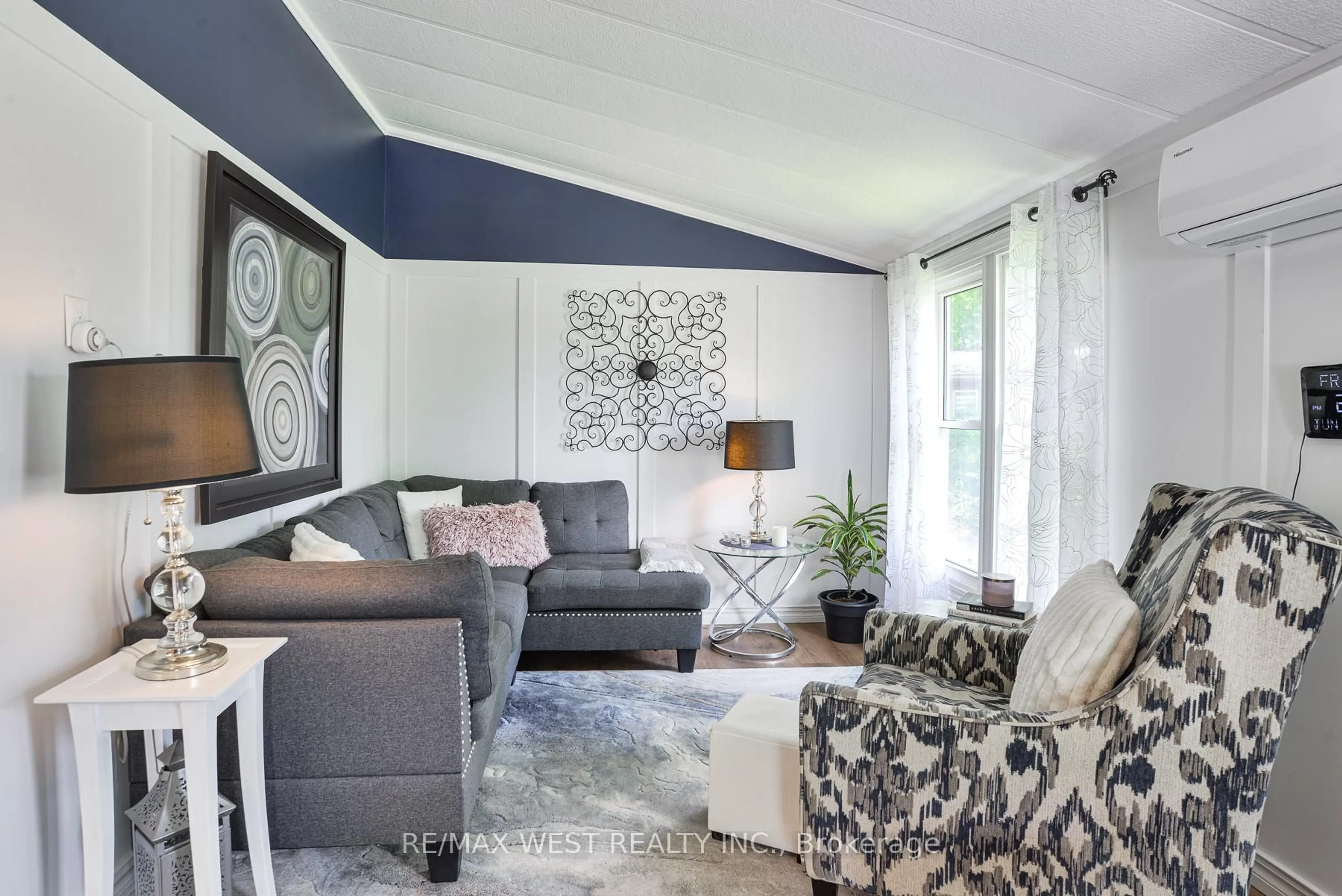 Living room with furniture, unknown for 1007 Racoon Rd #100, Gravenhurst Ontario P1P 0C4