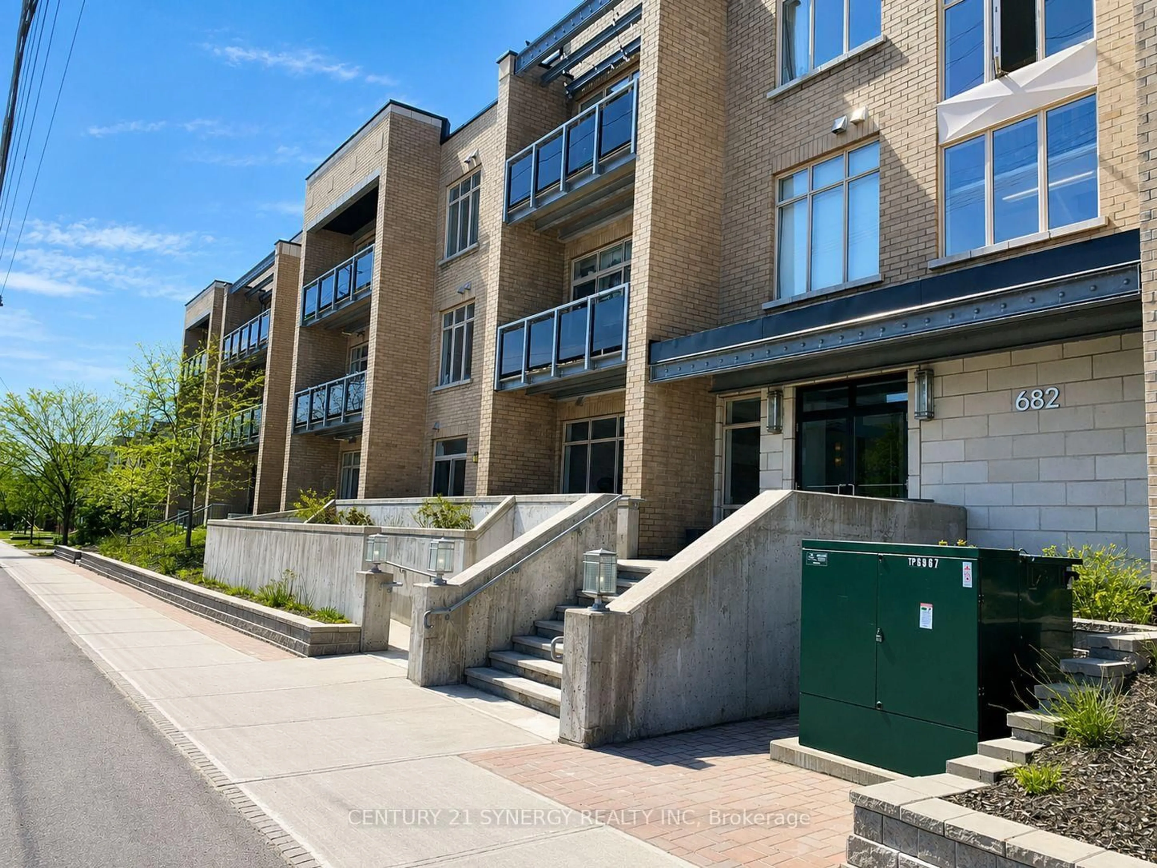A pic from outside/outdoor area/front of a property/back of a property/a pic from drone, building for 682 Churchill Ave #209, Ottawa Ontario K1Z 5G5