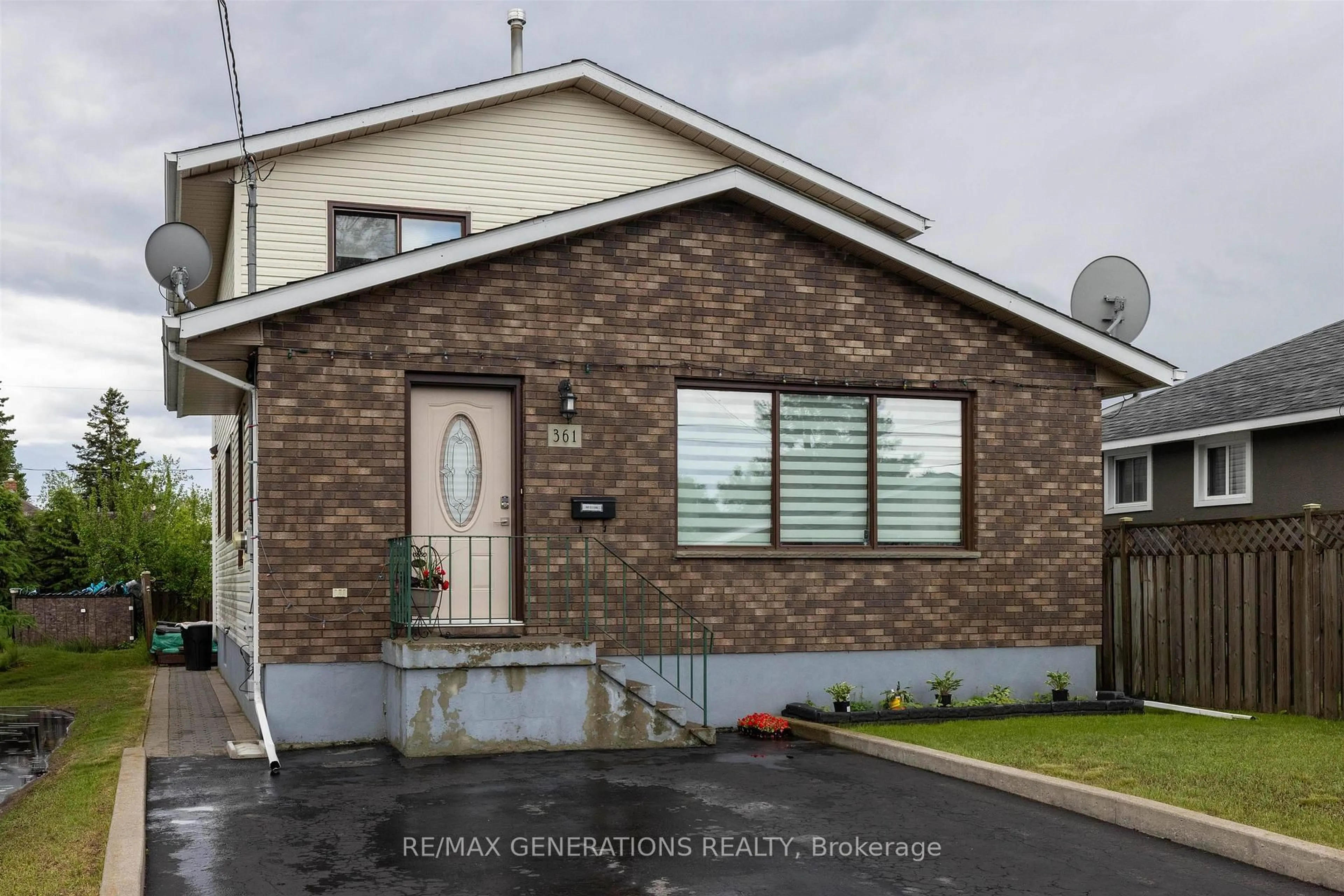 Home with vinyl exterior material, street for 361 Adams St, Thunder Bay Ontario P7A 1B6