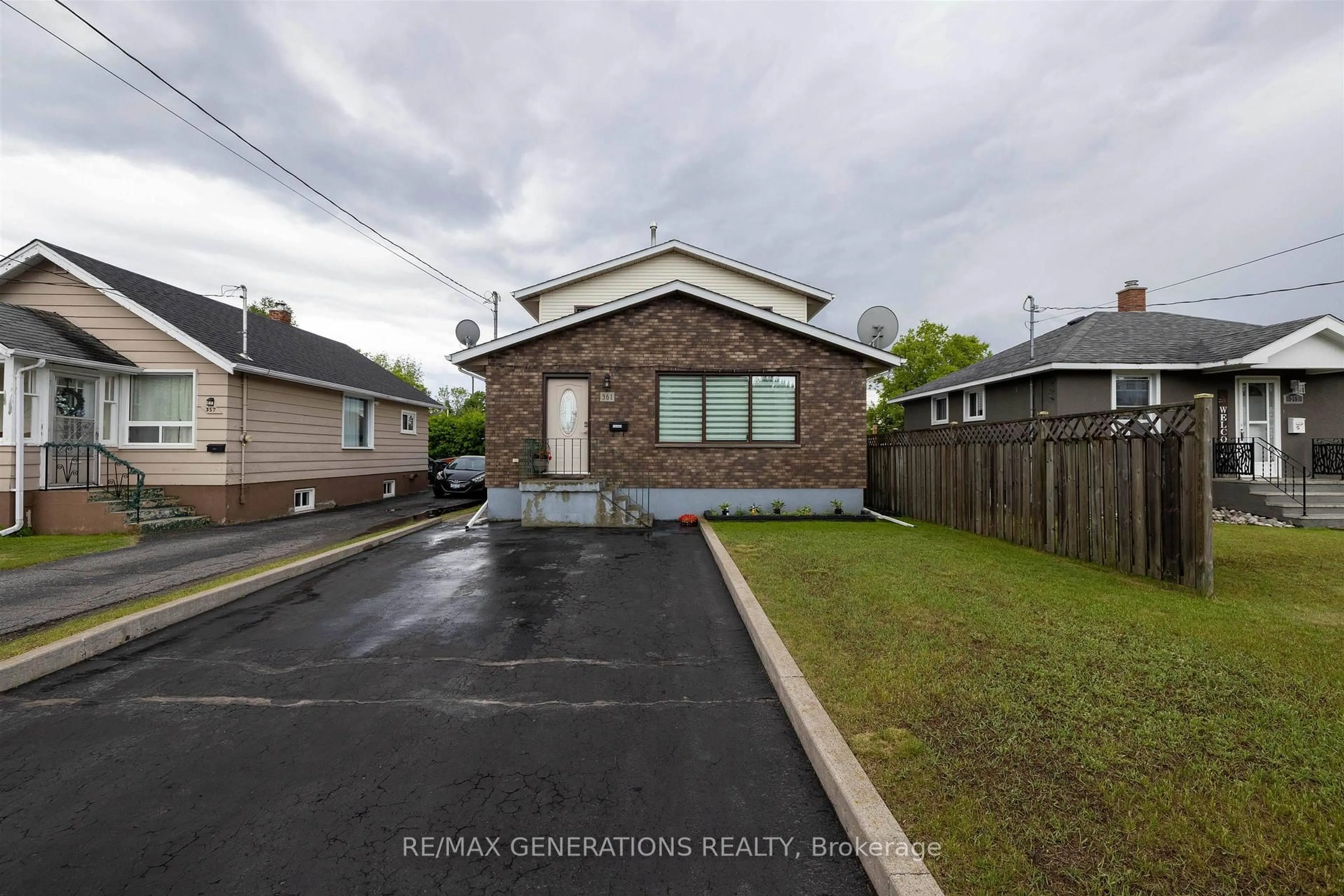A pic from outside/outdoor area/front of a property/back of a property/a pic from drone, street for 361 Adams St, Thunder Bay Ontario P7A 1B6