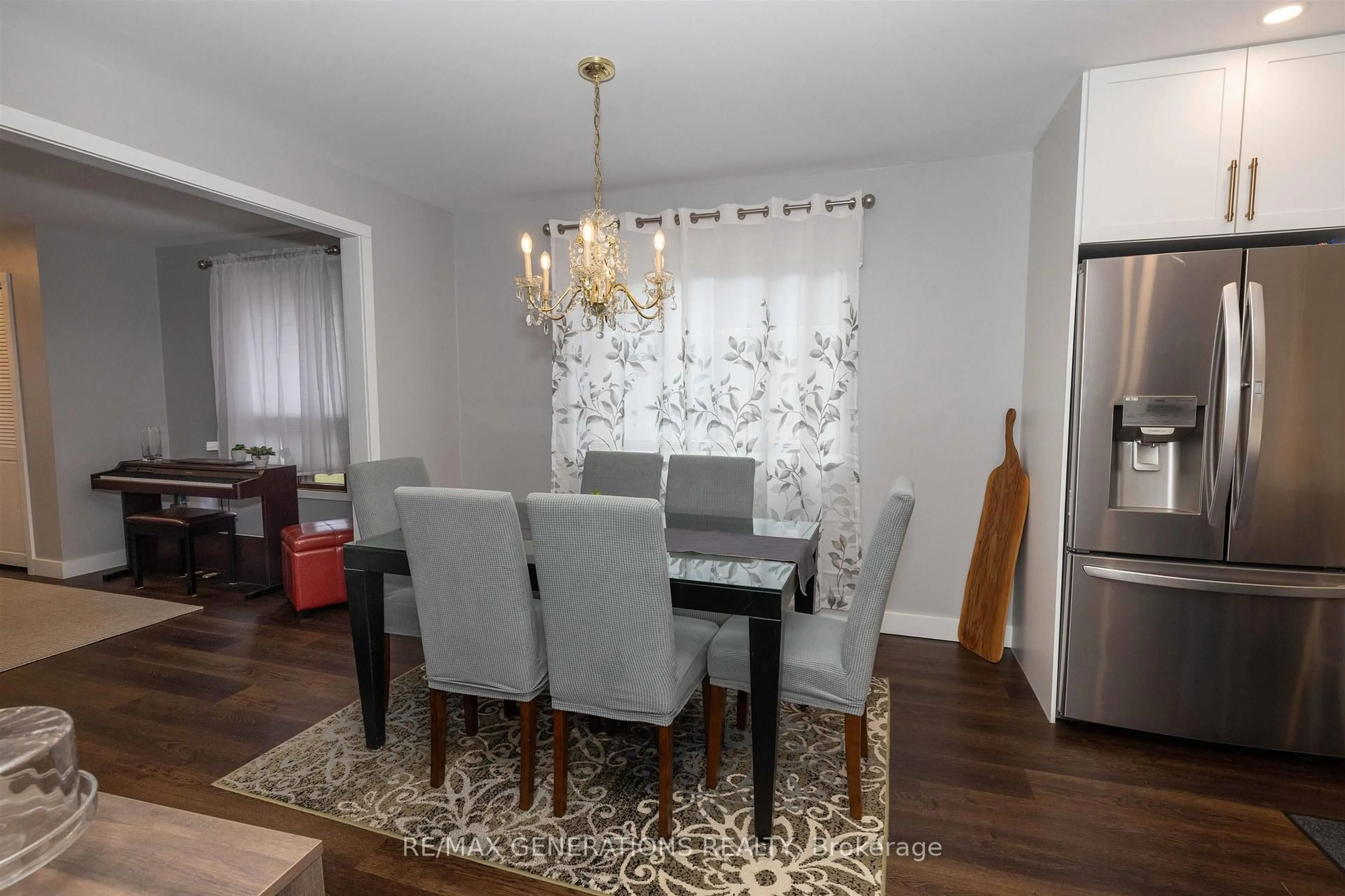 Dining room, wood/laminate floor for 361 Adams St, Thunder Bay Ontario P7A 1B6