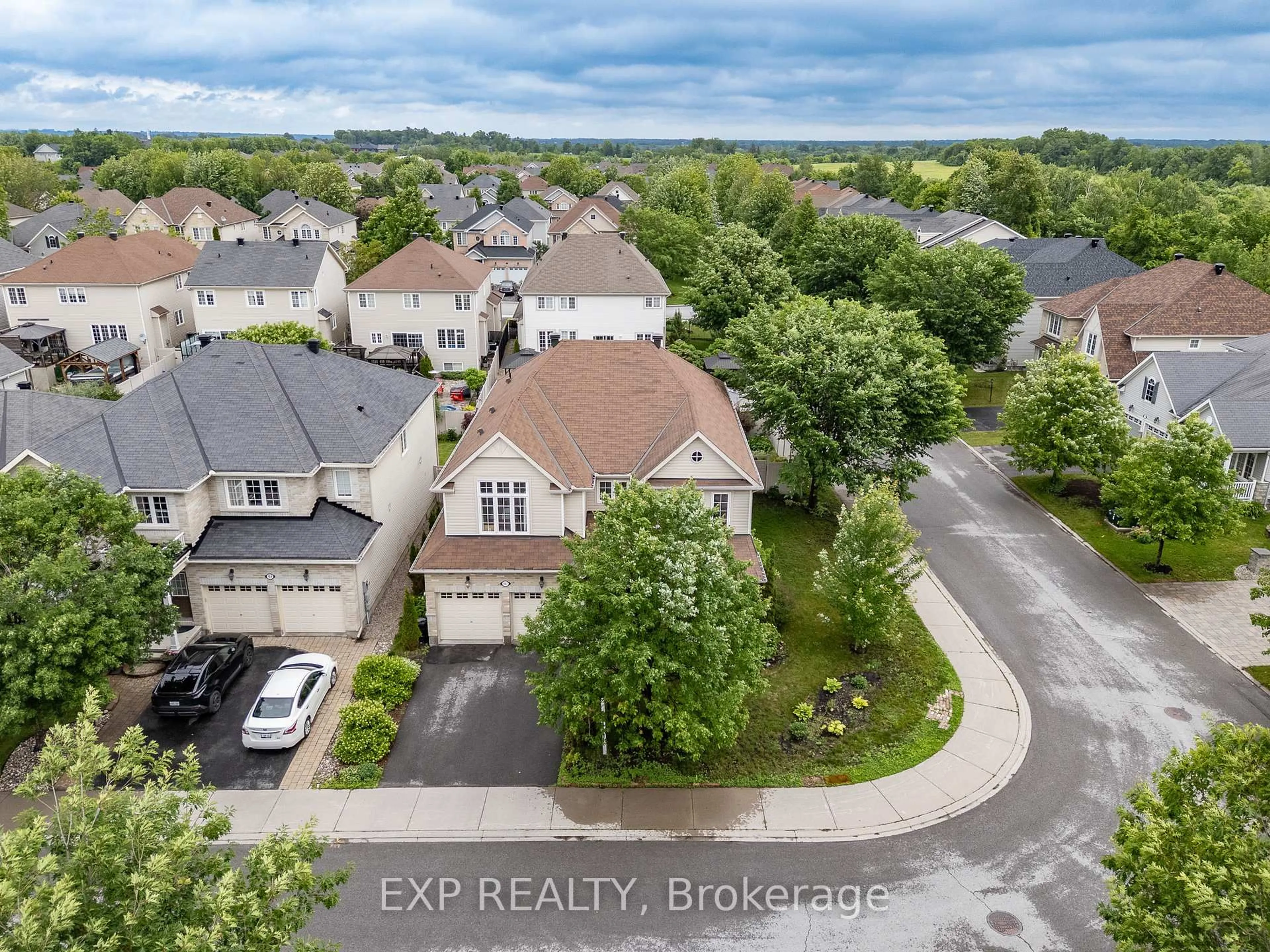 A pic from outside/outdoor area/front of a property/back of a property/a pic from drone, street for 167 Chenoa Way, Ottawa Ontario K2J 0W8
